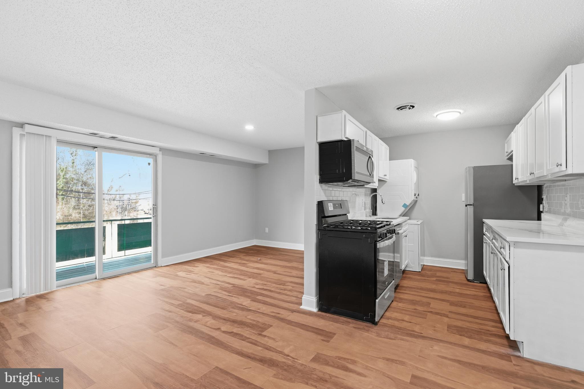 KINGS CROSSING - Residential