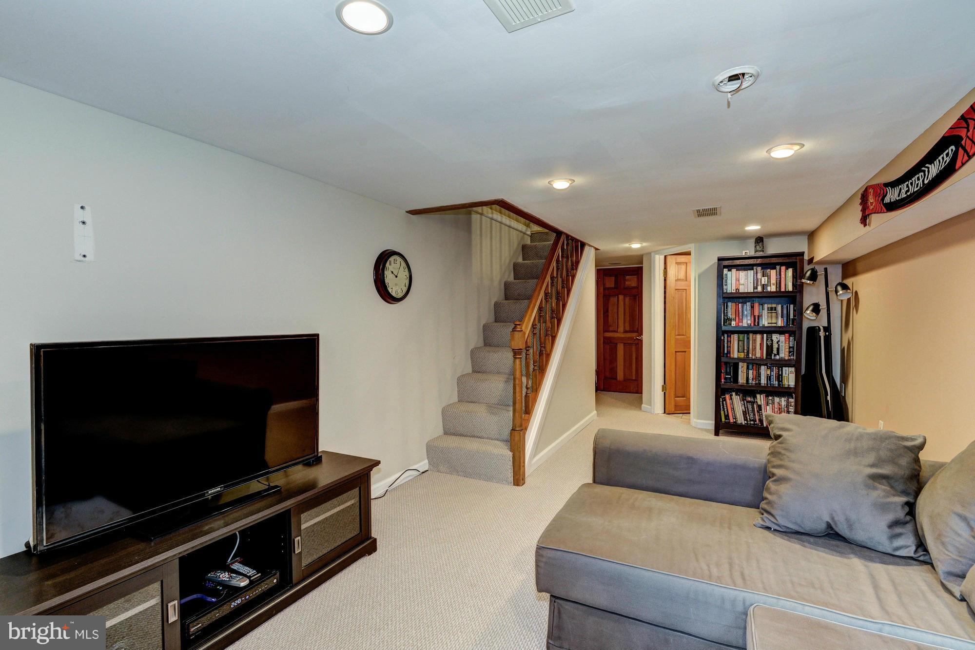 LOCUST POINT - Residential