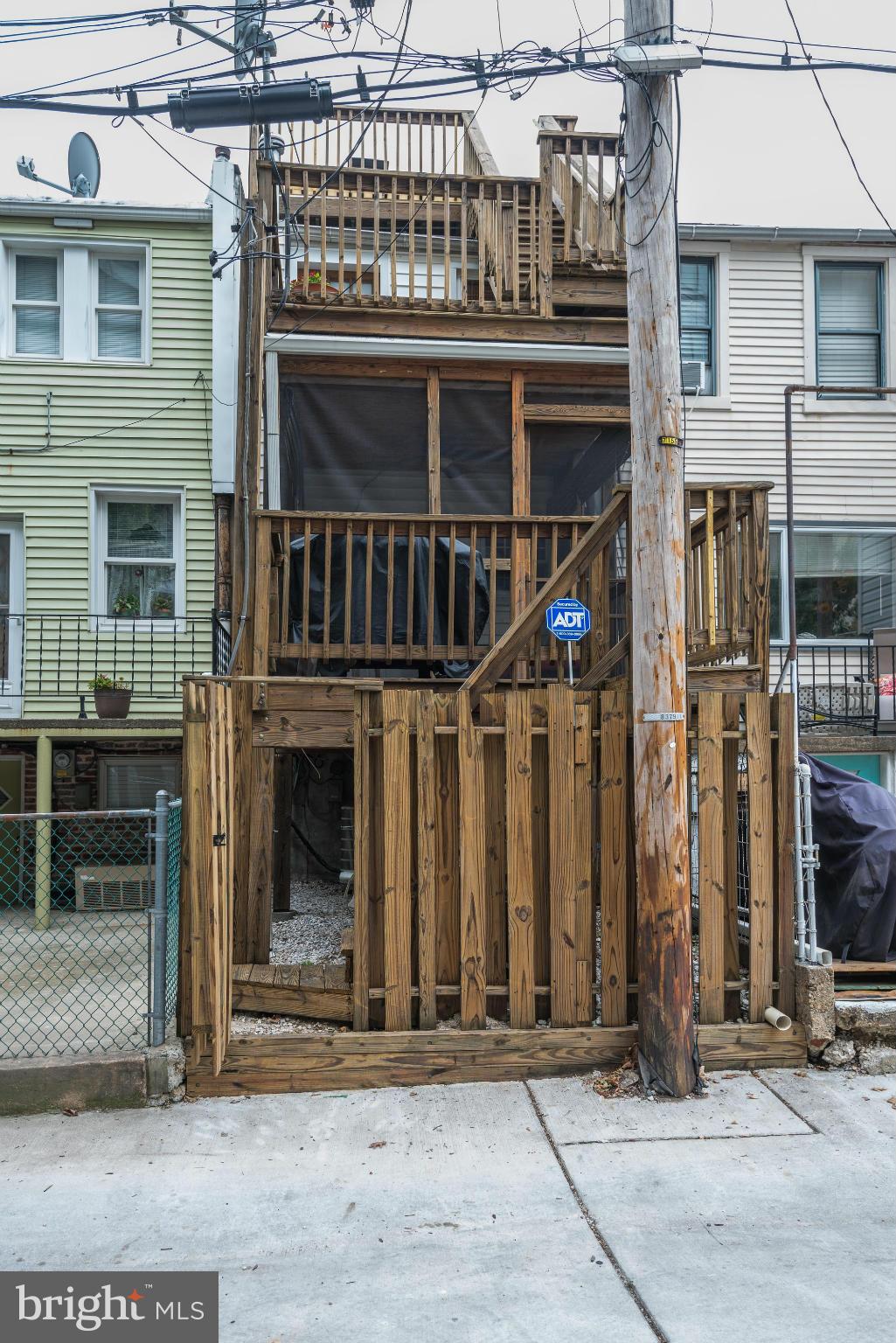 LOCUST POINT - Residential