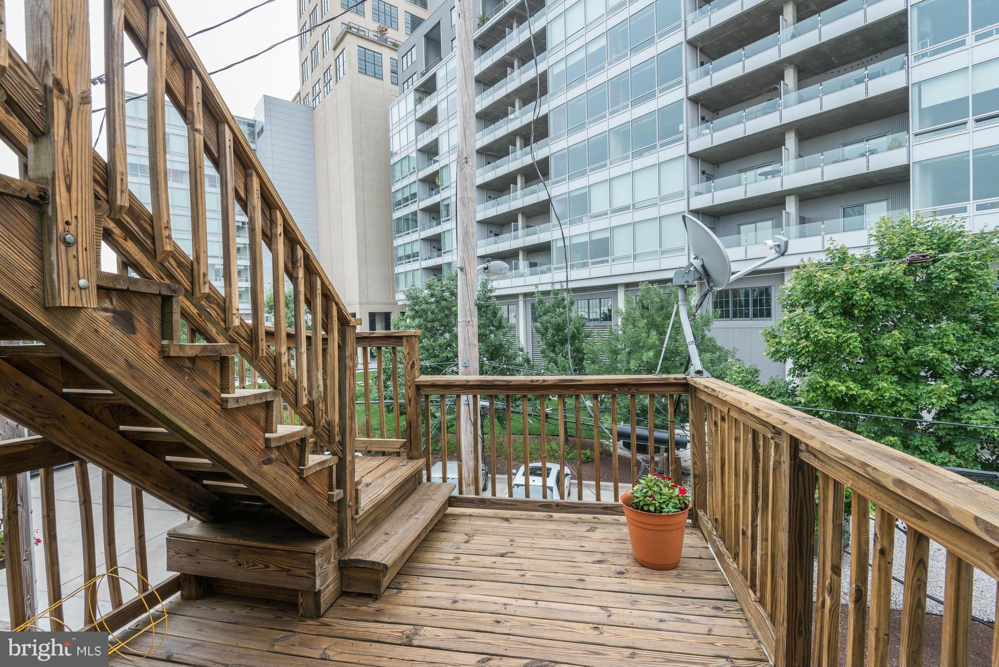 LOCUST POINT - Residential