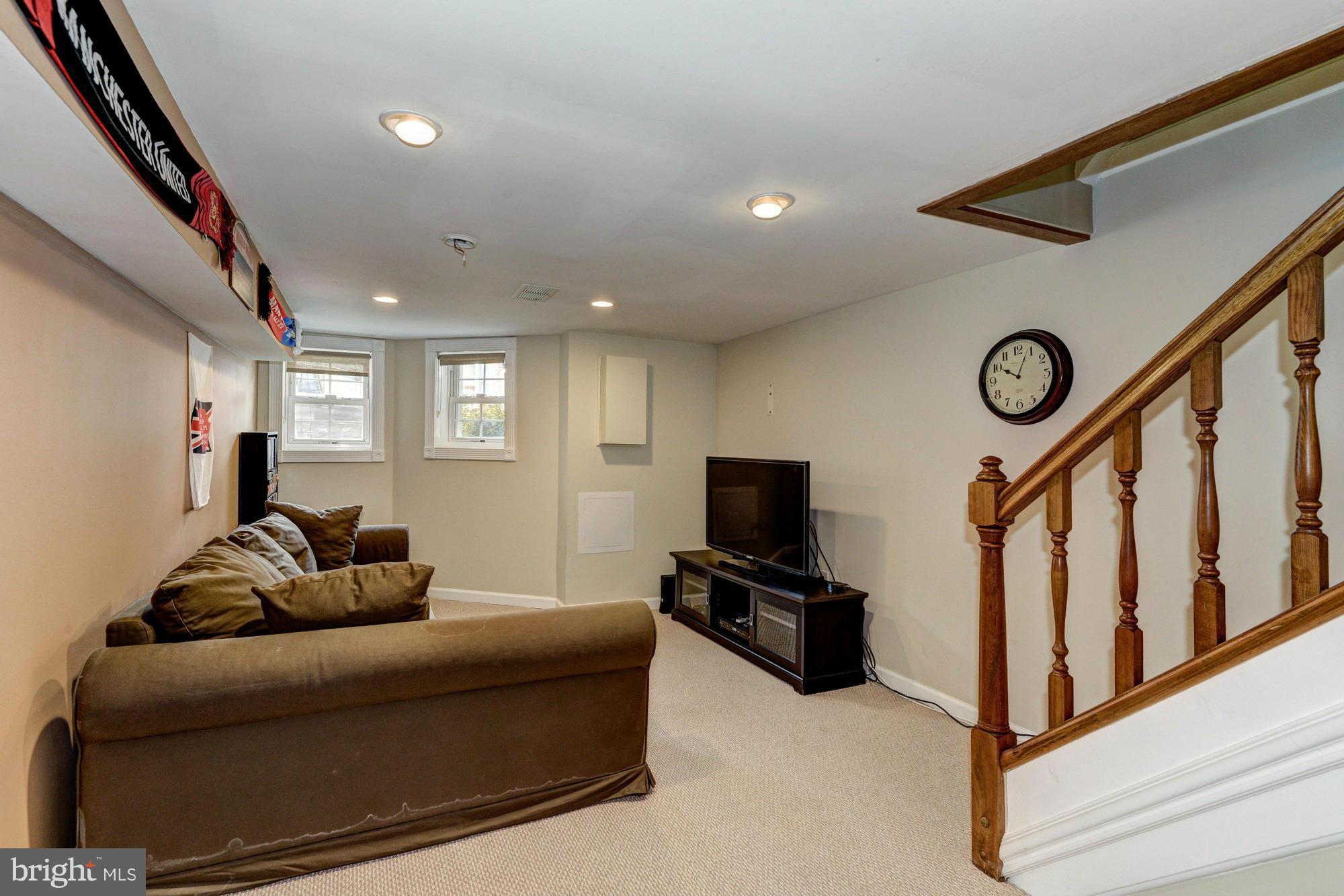 LOCUST POINT - Residential