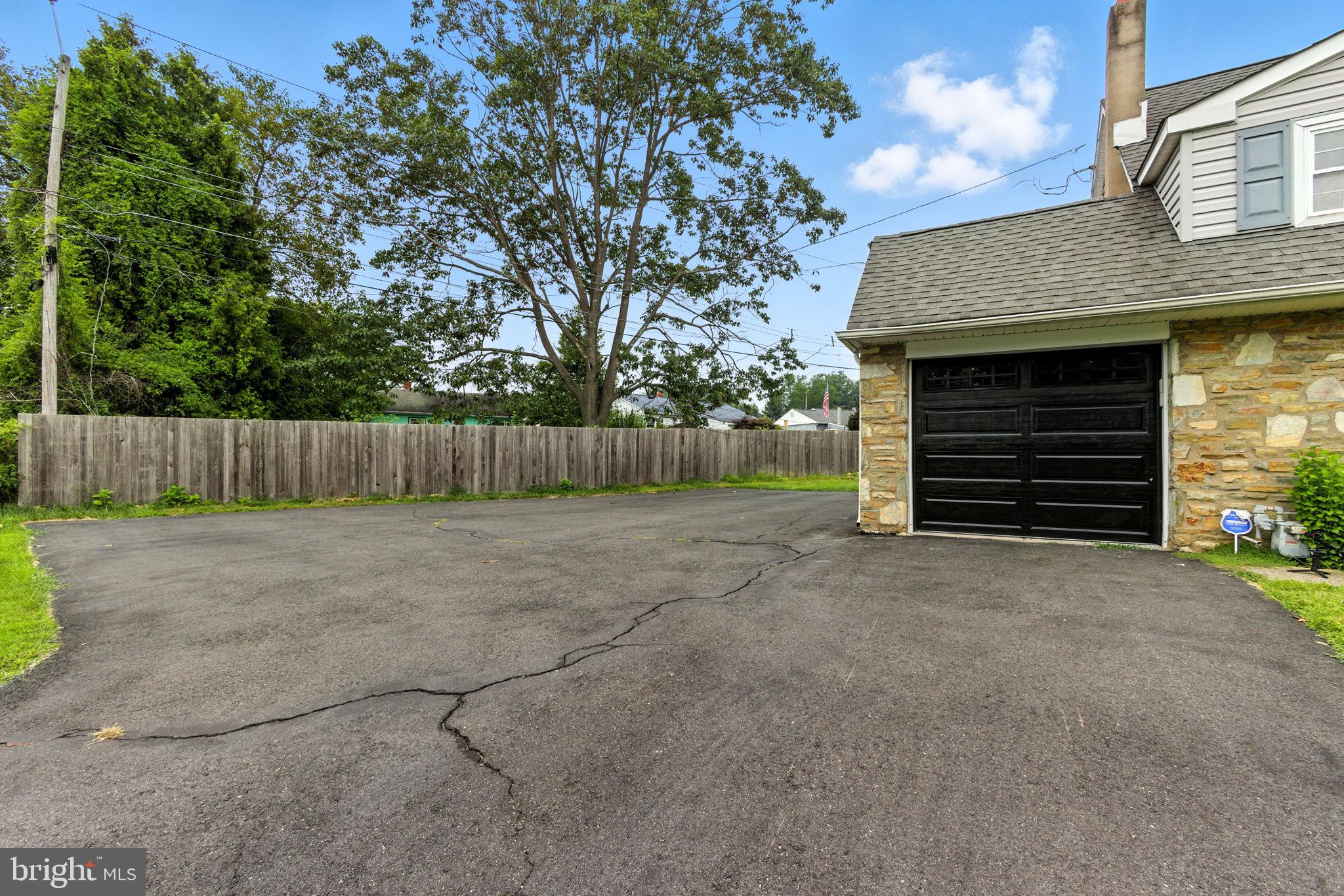 BURGUNDY HILLS - Residential