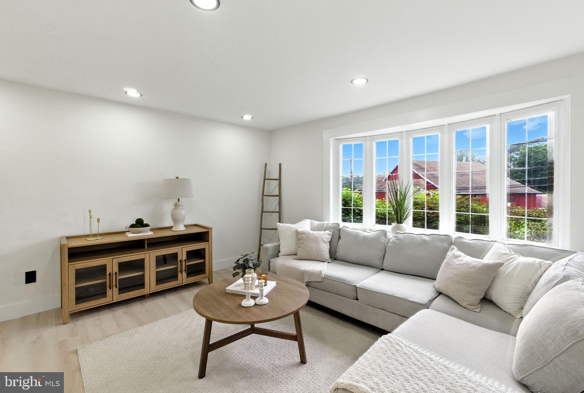 BURGUNDY HILLS - Residential