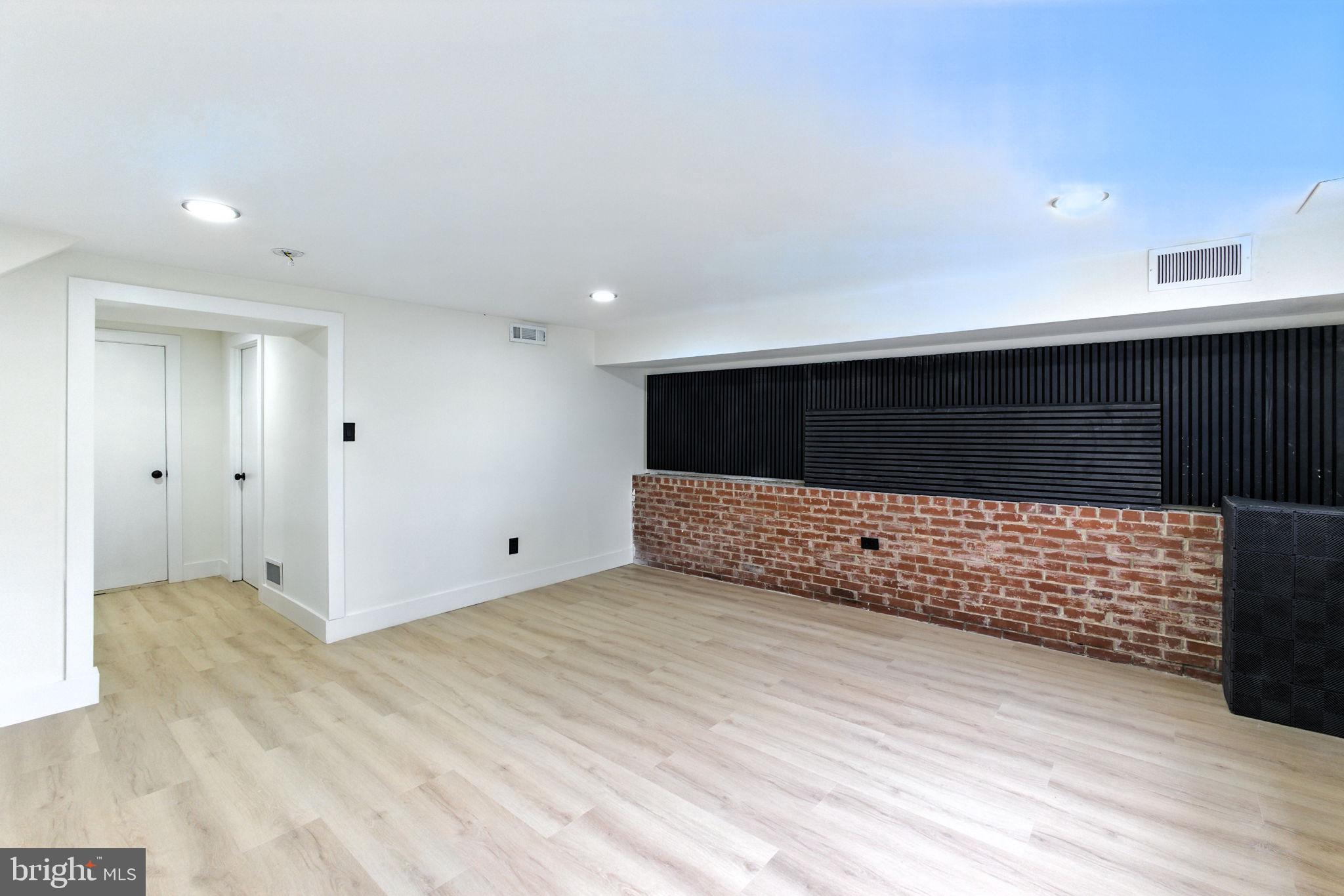 BURGUNDY HILLS - Residential