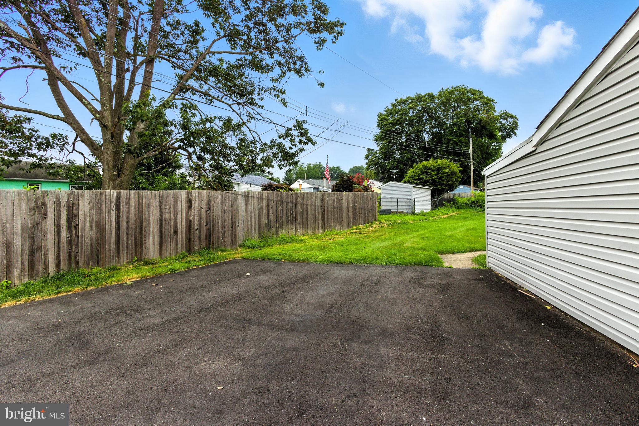 BURGUNDY HILLS - Residential
