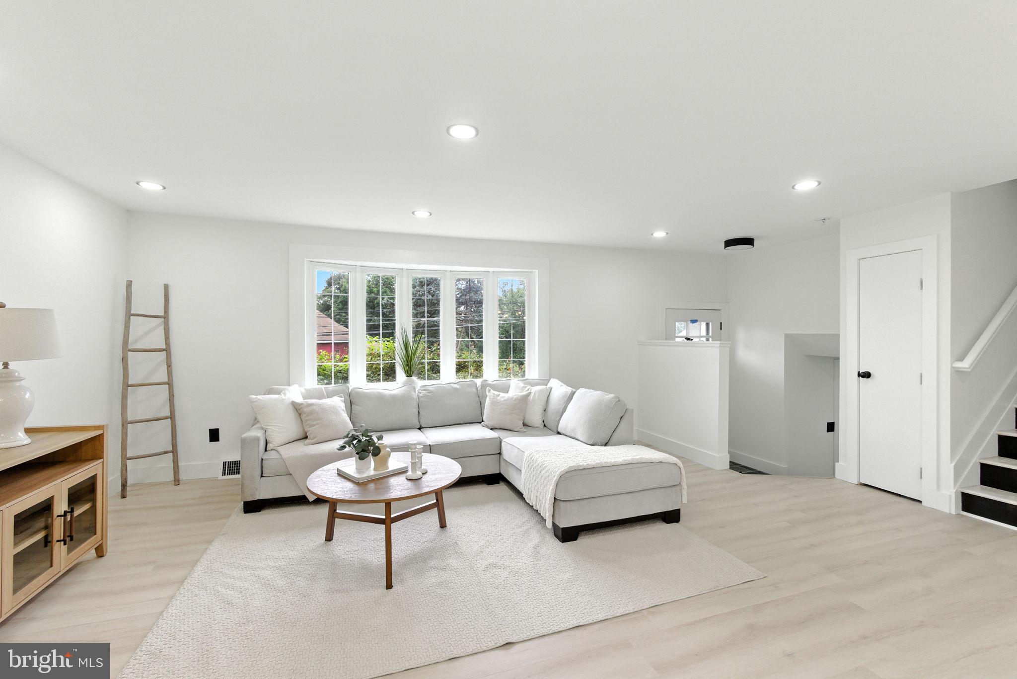 BURGUNDY HILLS - Residential