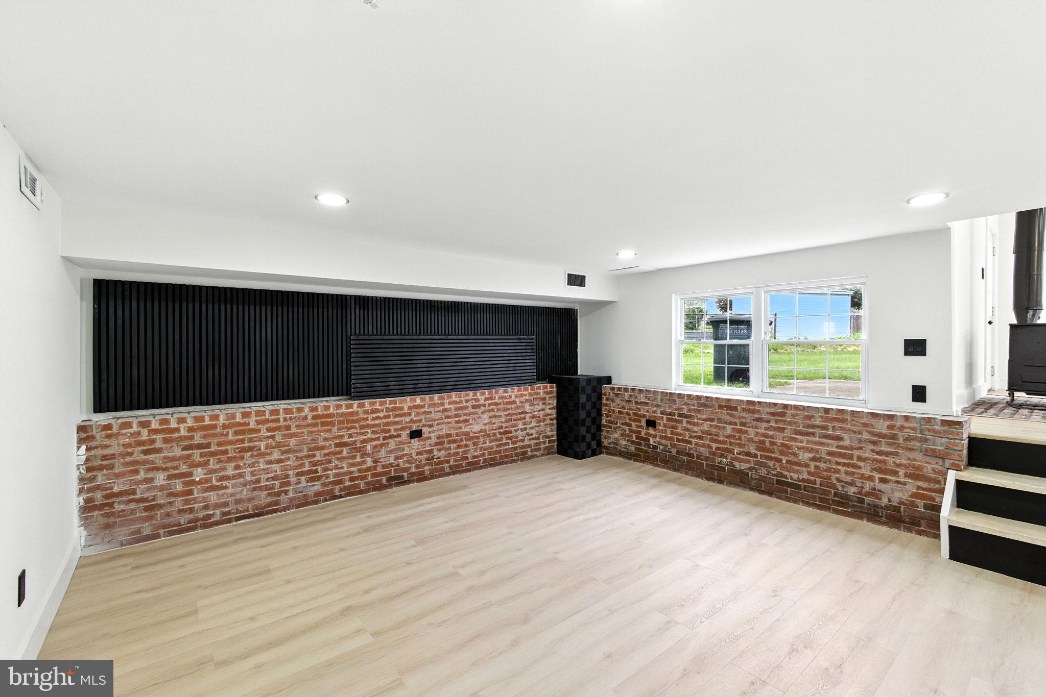 BURGUNDY HILLS - Residential