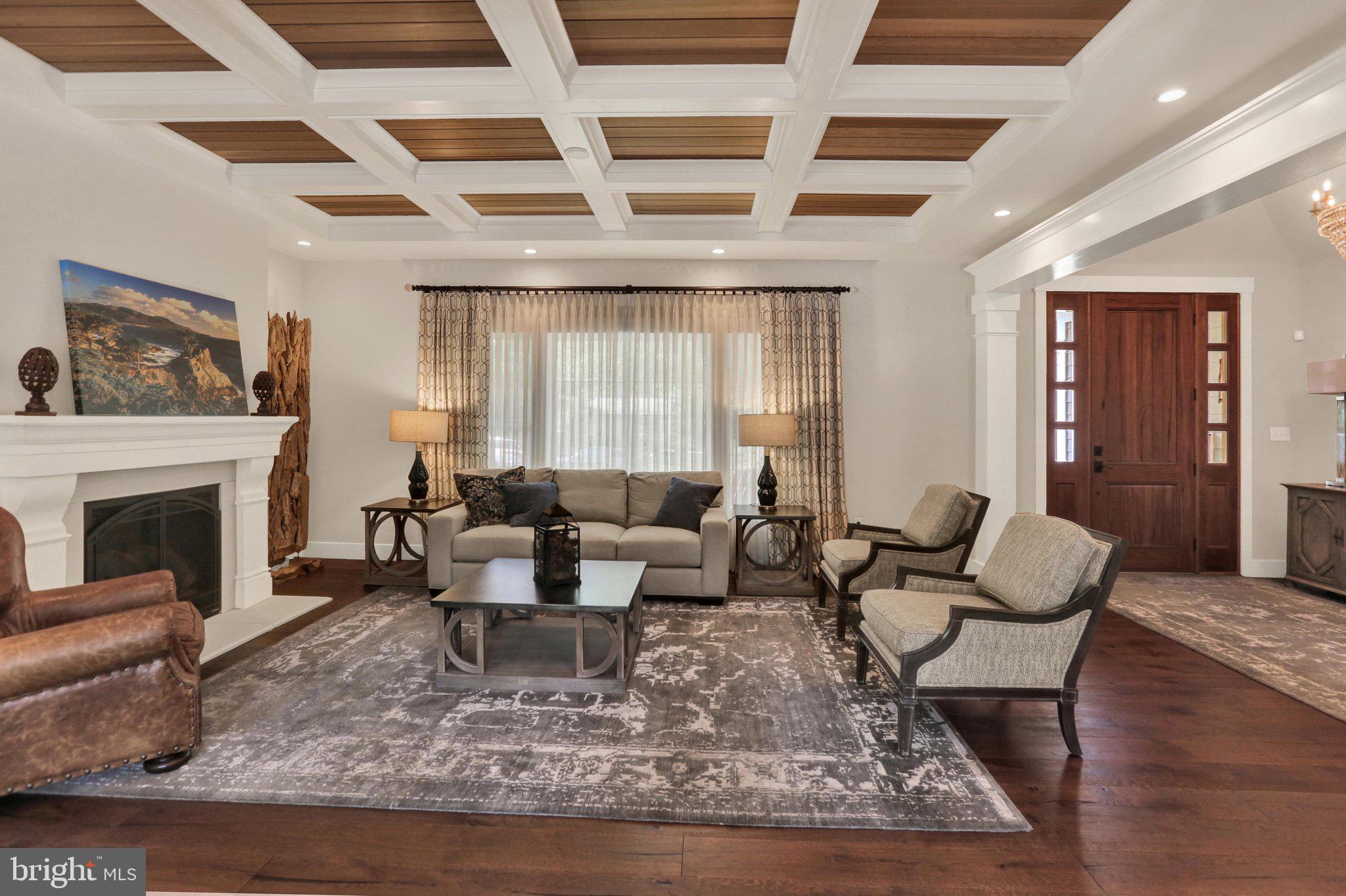 4 HUMMINGBIRD ROAD