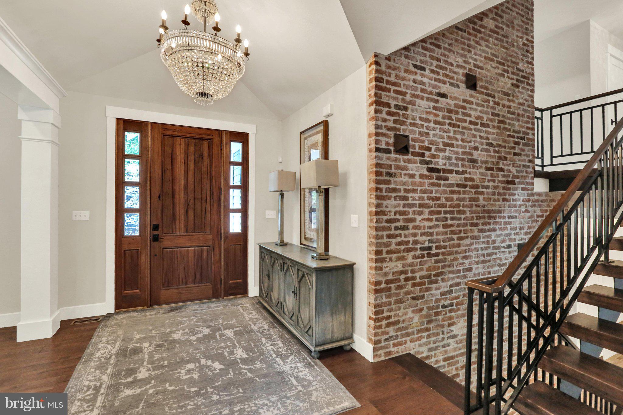 4 HUMMINGBIRD ROAD