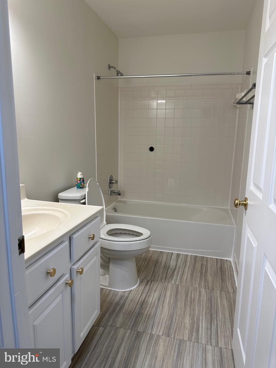 PINEY ORCHARD - Residential Lease