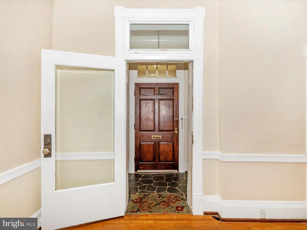 Photo of 831 Oak Hill Avenue, HAGERSTOWN, MD 21742 (MLS # MDWA2031718)