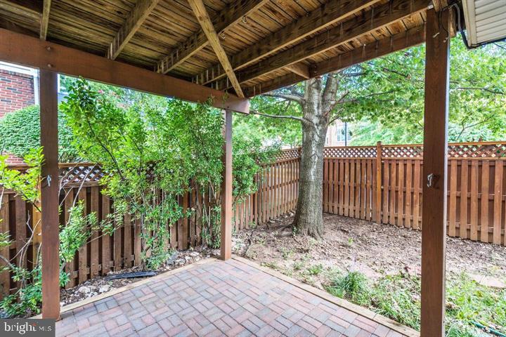 FAIRFAX CENTER LANDBAY - Residential Lease