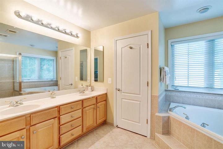 FAIRFAX CENTER LANDBAY - Residential Lease