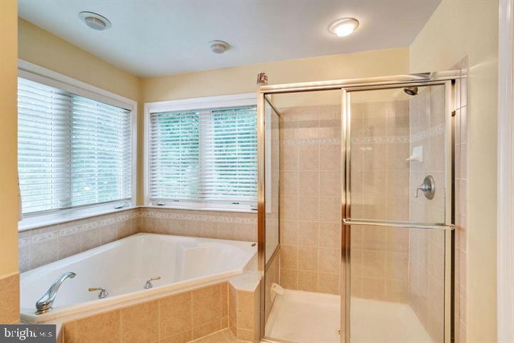 FAIRFAX CENTER LANDBAY - Residential Lease