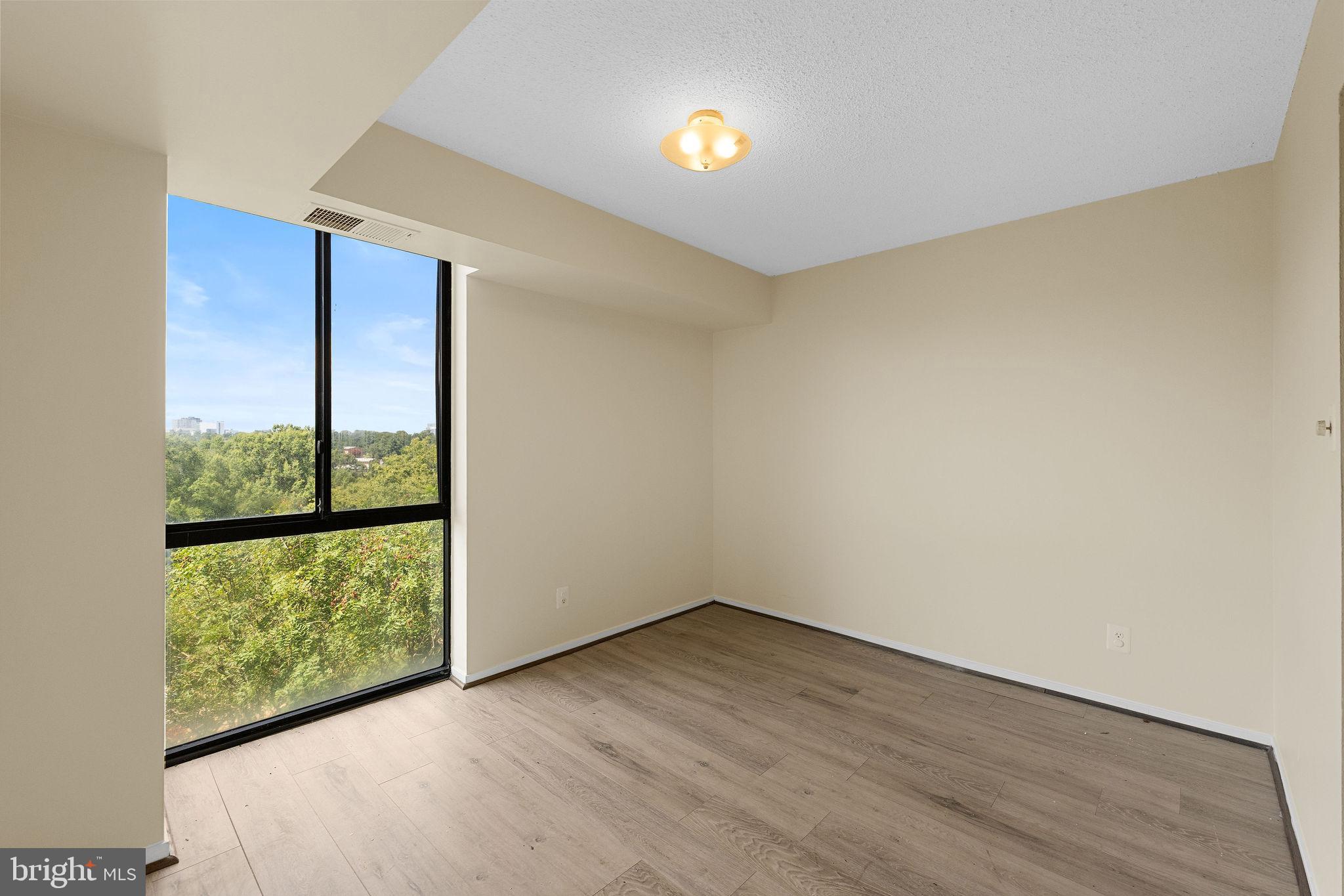 IDYLWOOD TOWERS CONDO - Residential