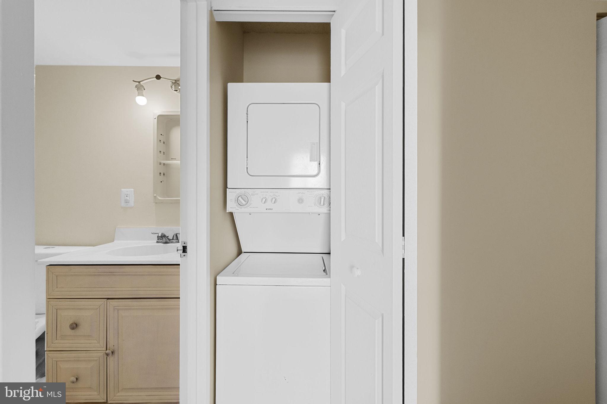 IDYLWOOD TOWERS CONDO - Residential