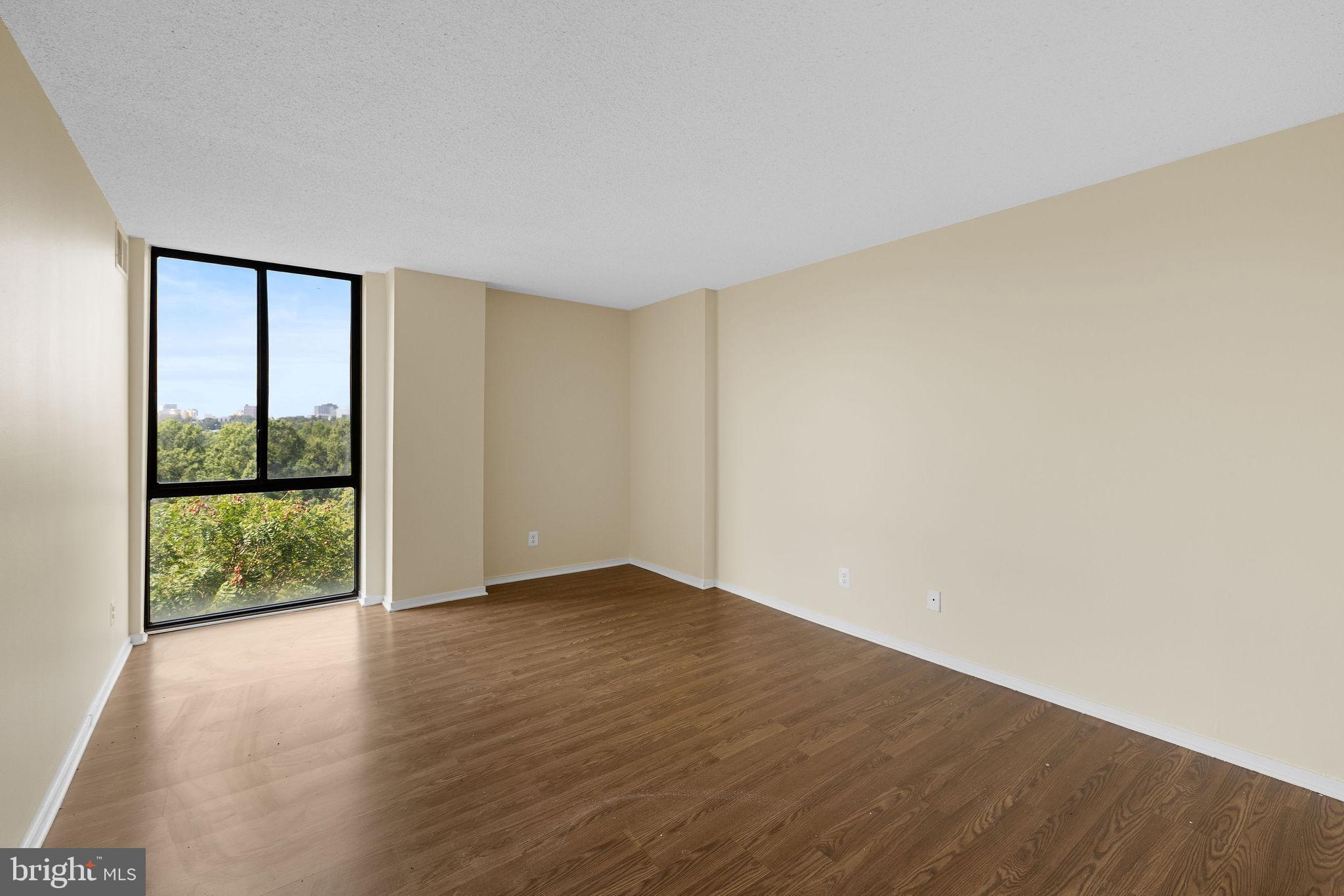 IDYLWOOD TOWERS CONDO - Residential