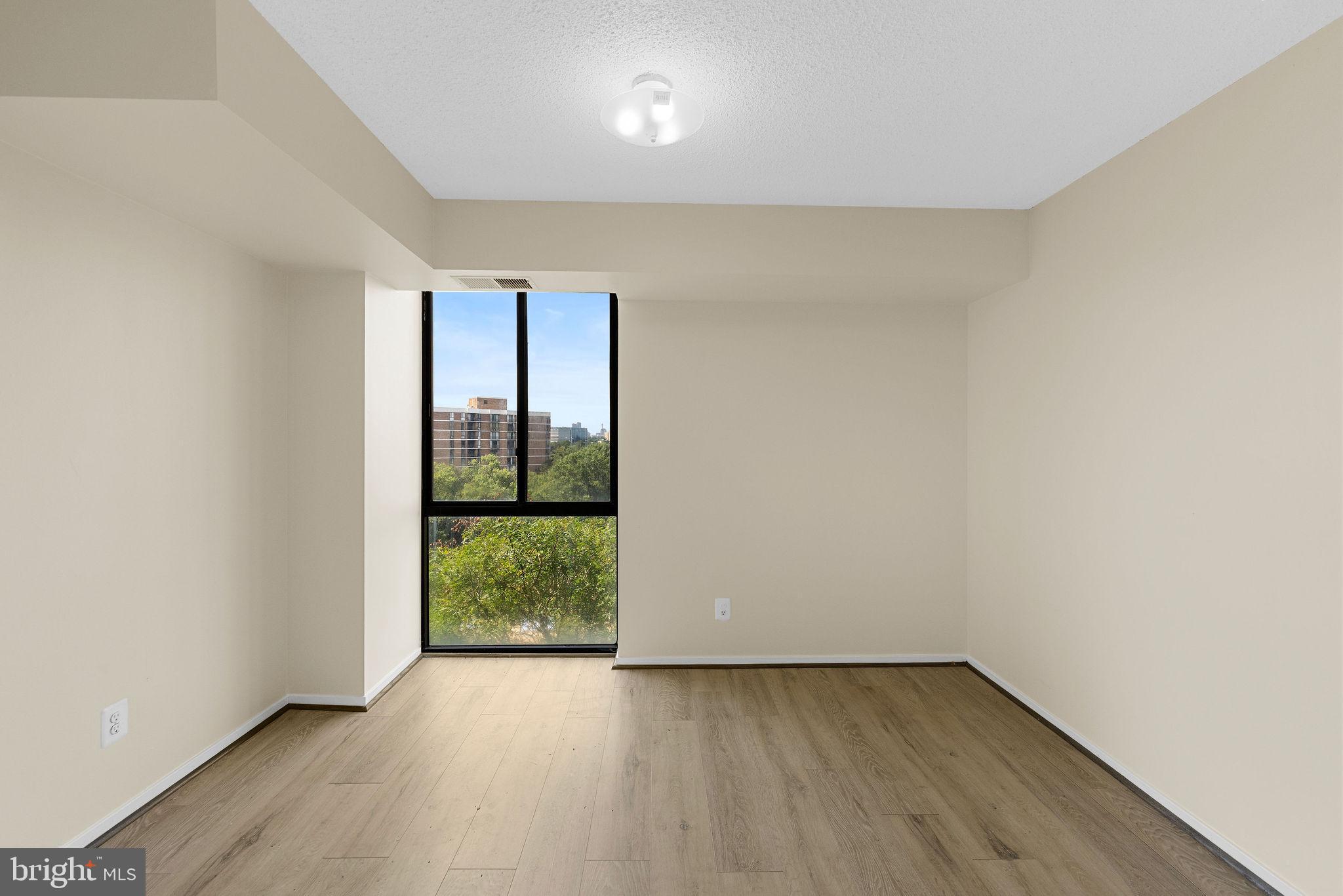 IDYLWOOD TOWERS CONDO - Residential