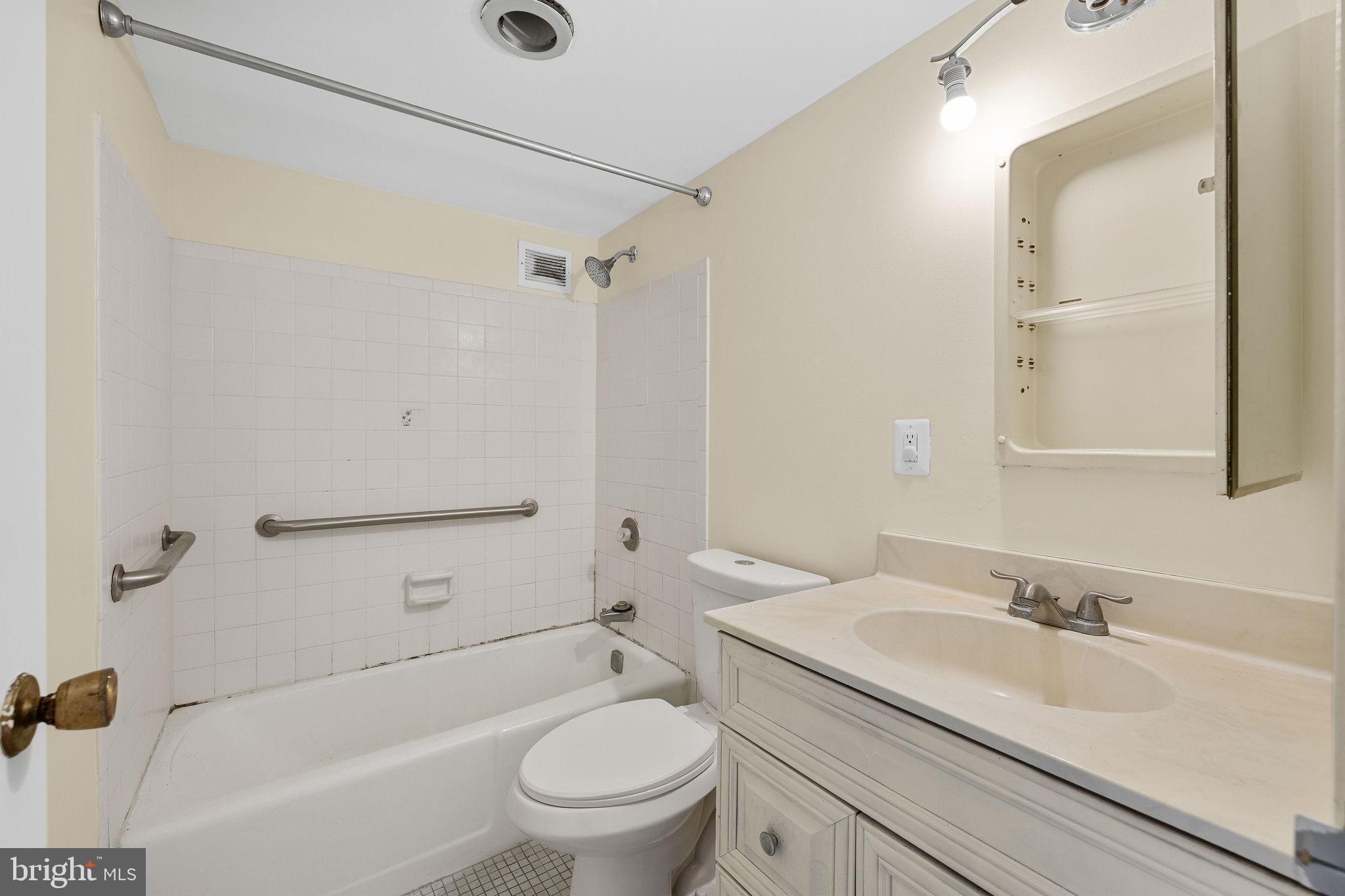 IDYLWOOD TOWERS CONDO - Residential