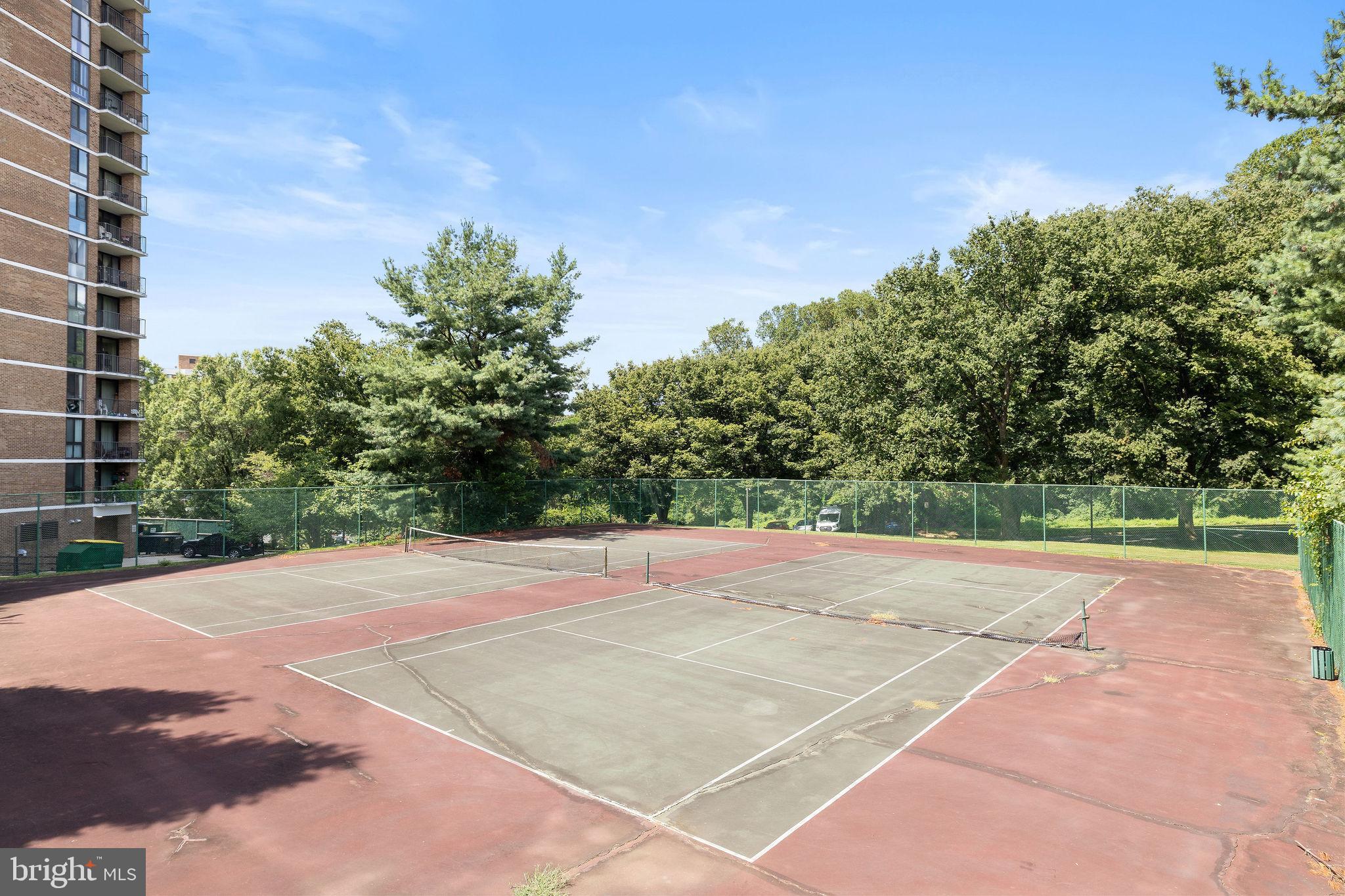 IDYLWOOD TOWERS CONDO - Residential