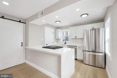 5105 11th Street S, Arlington, VA MLS: VAAR2054778