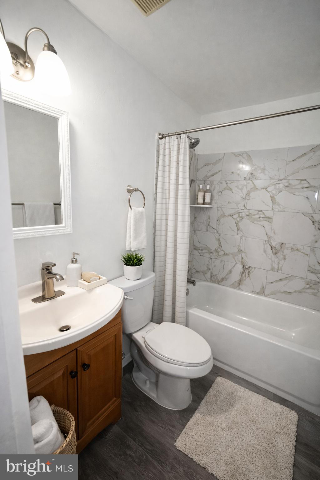 HILLCREST TOWNE - Residential