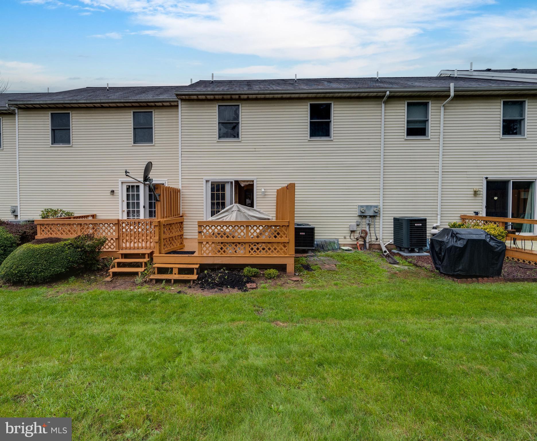 LAUREL SPRINGS - Residential