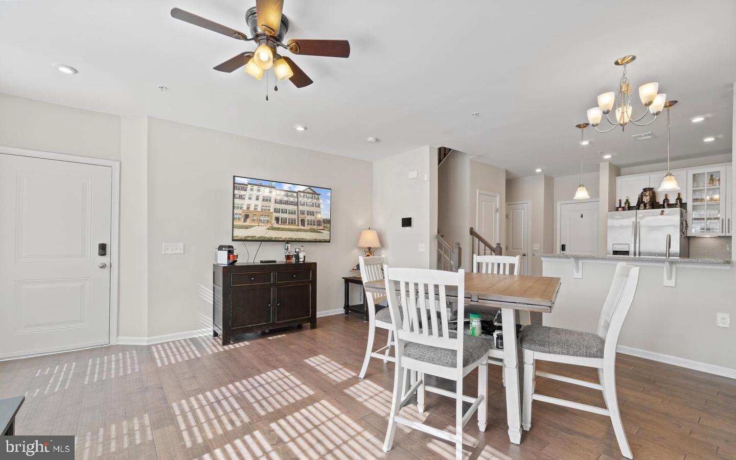 HAMPTON SQUARE CONDOMINIUMS - Residential Lease