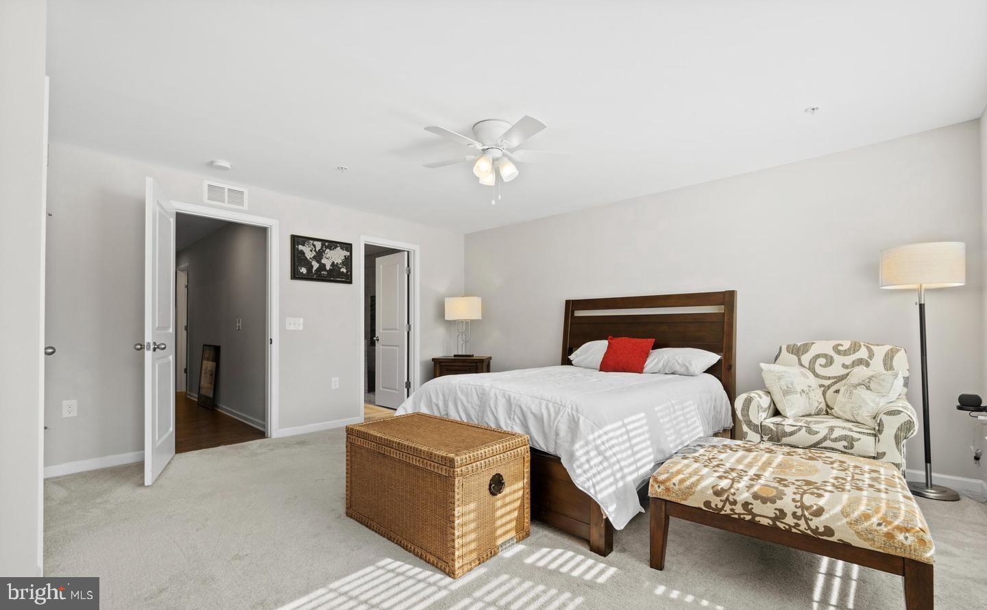 HAMPTON SQUARE CONDOMINIUMS - Residential Lease