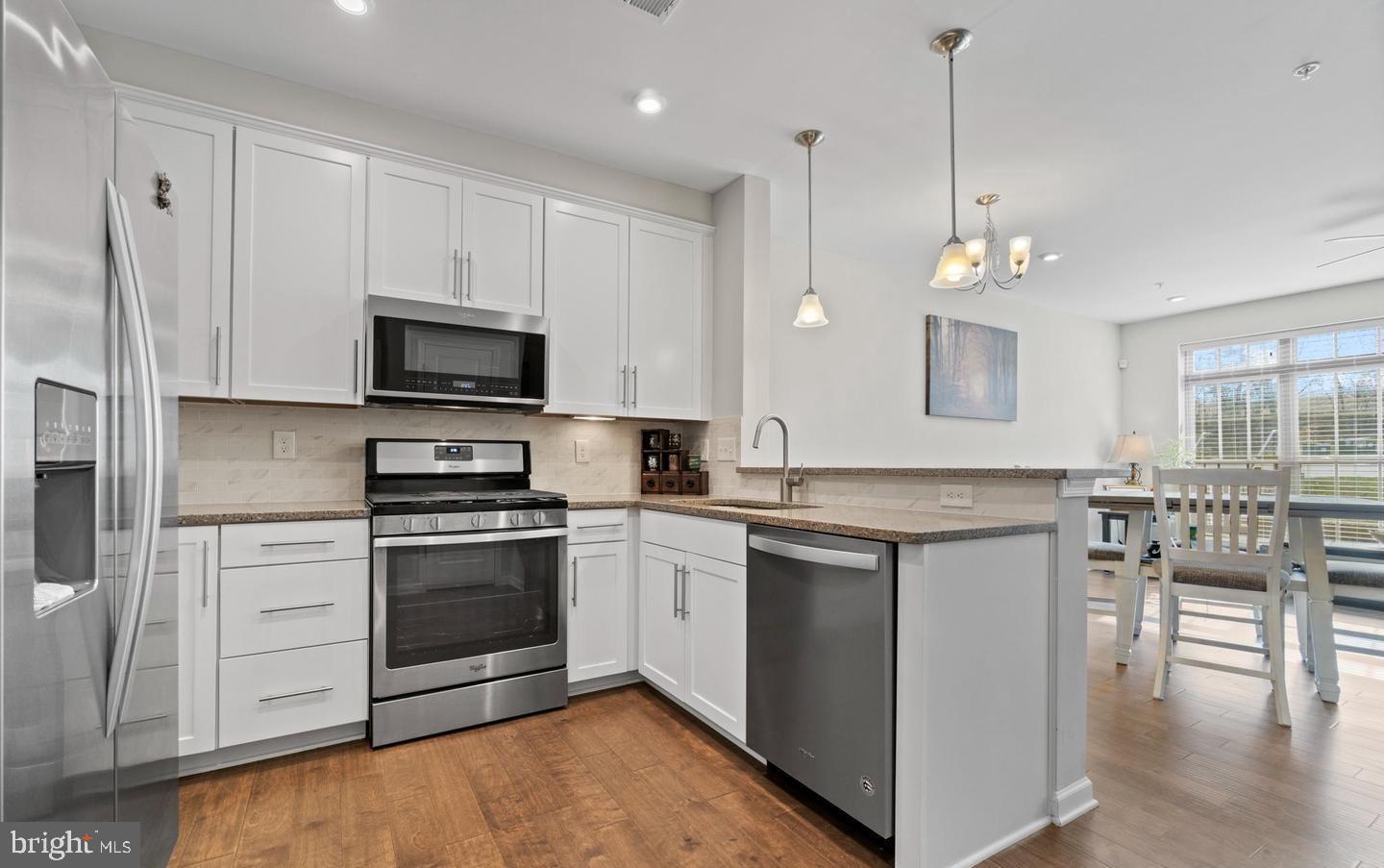 HAMPTON SQUARE CONDOMINIUMS - Residential Lease