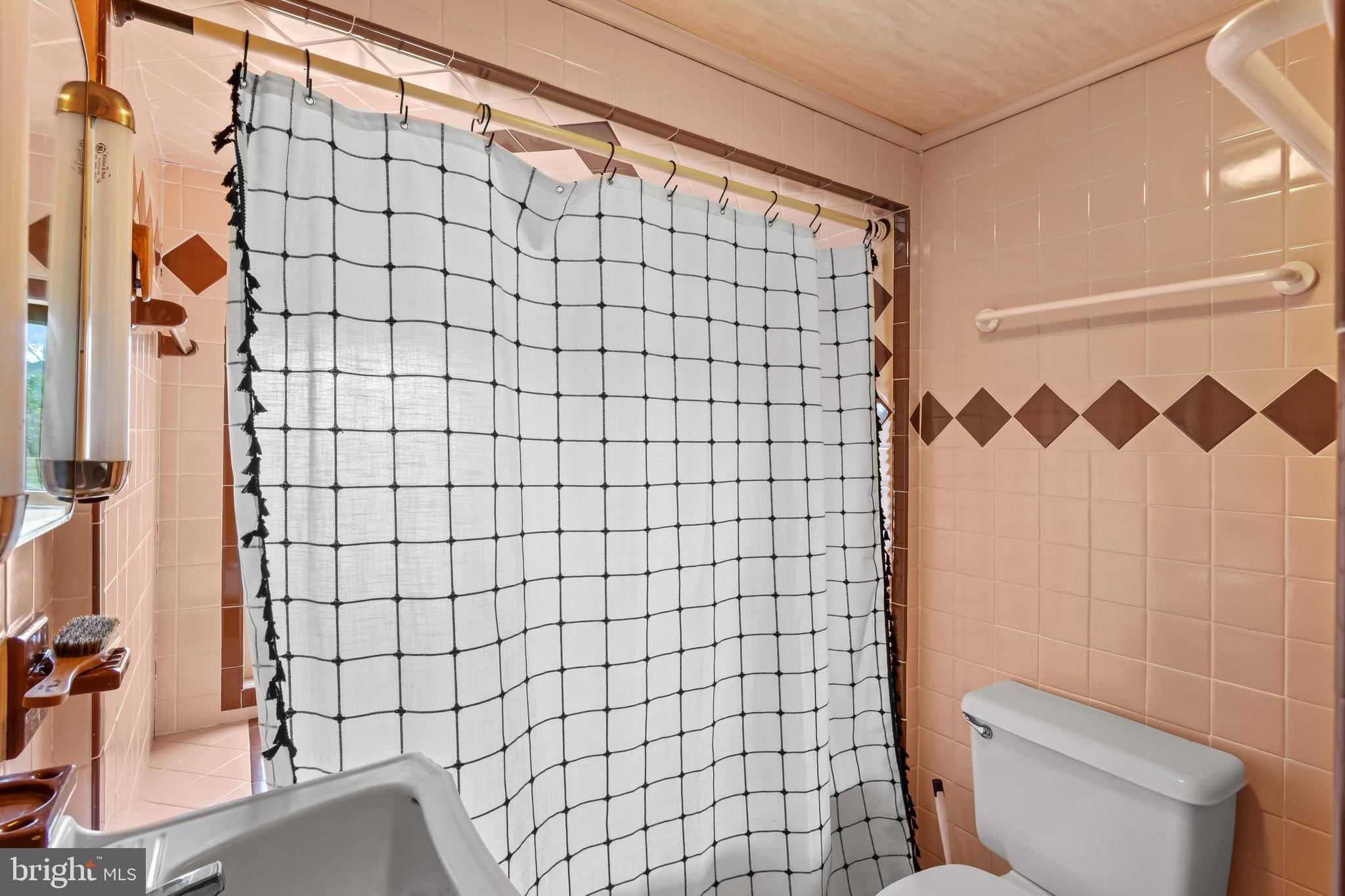 CASH CORNER EST - Residential