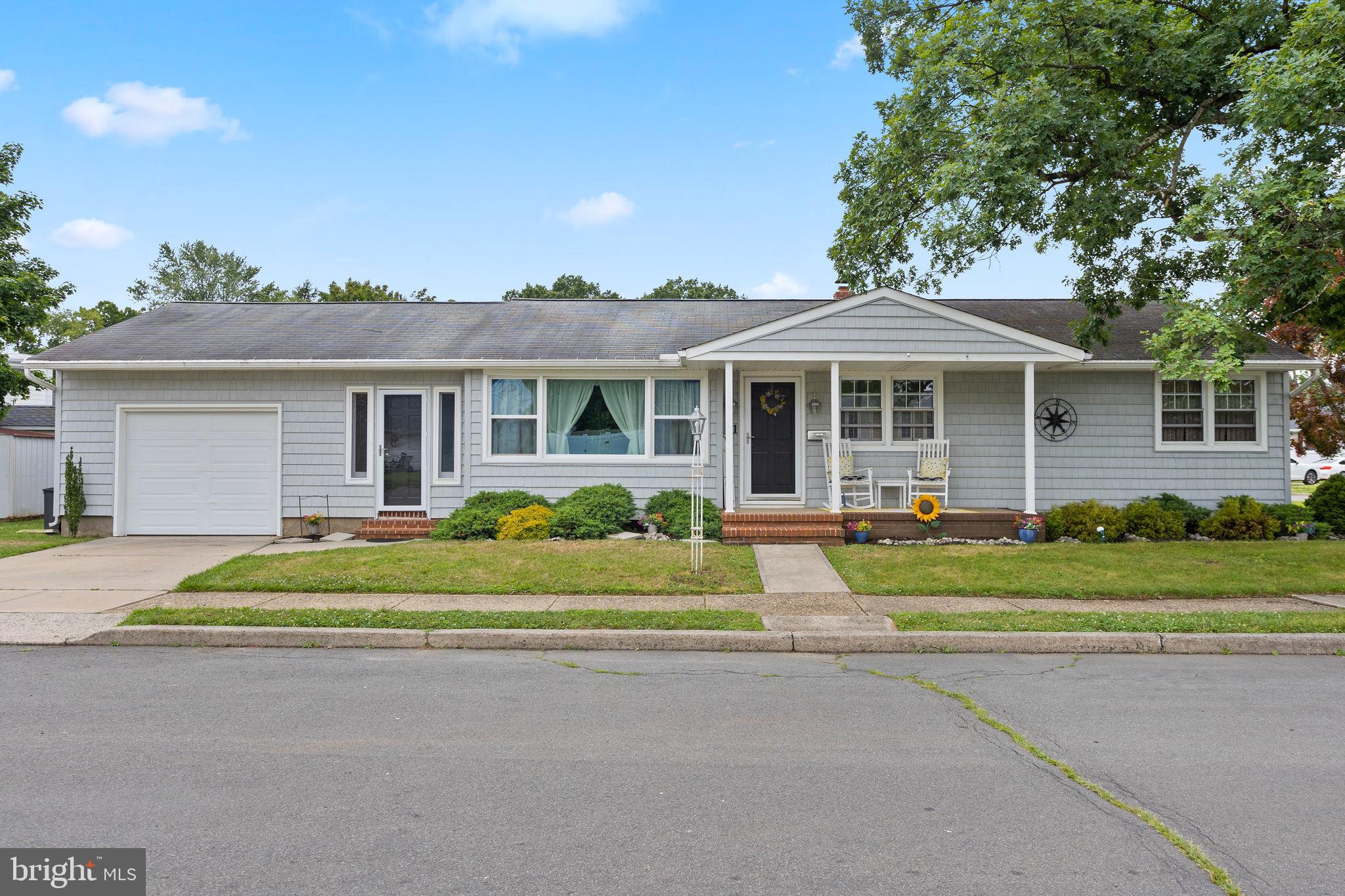 1 LEE COURT