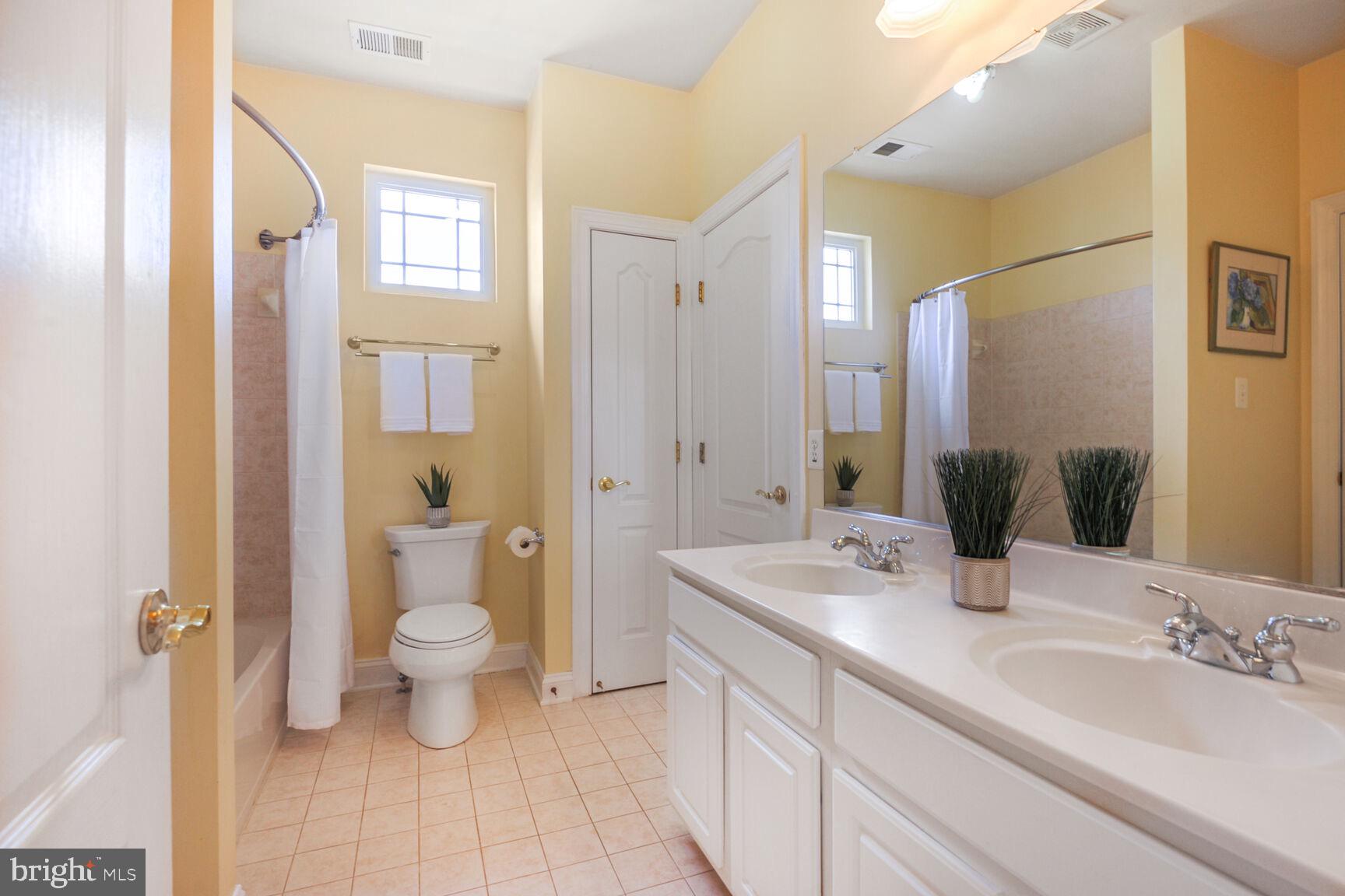 HAMLET AT LEESBURG - Residential