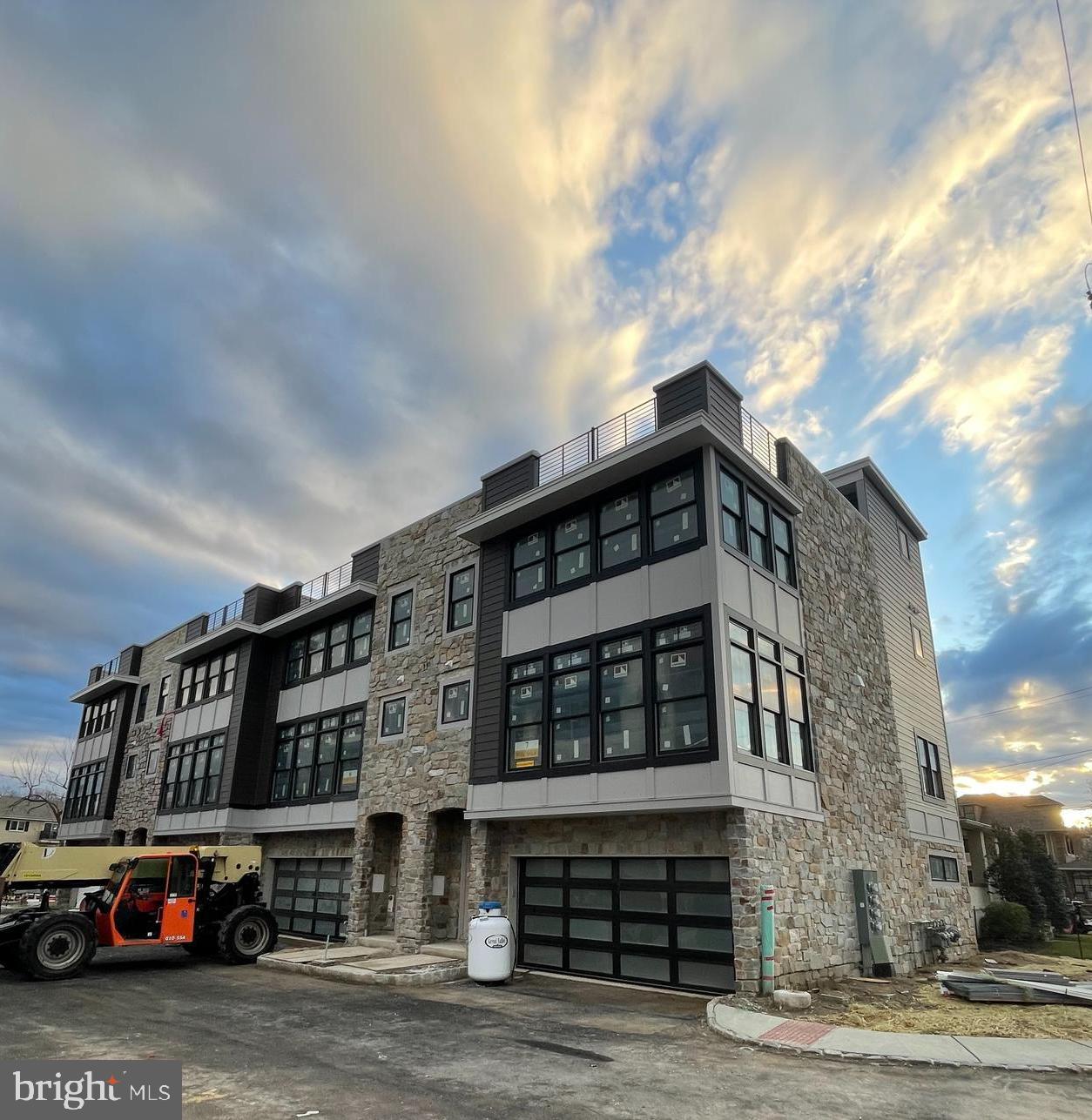 BROWNSTONES AT BERKLEY - Residential
