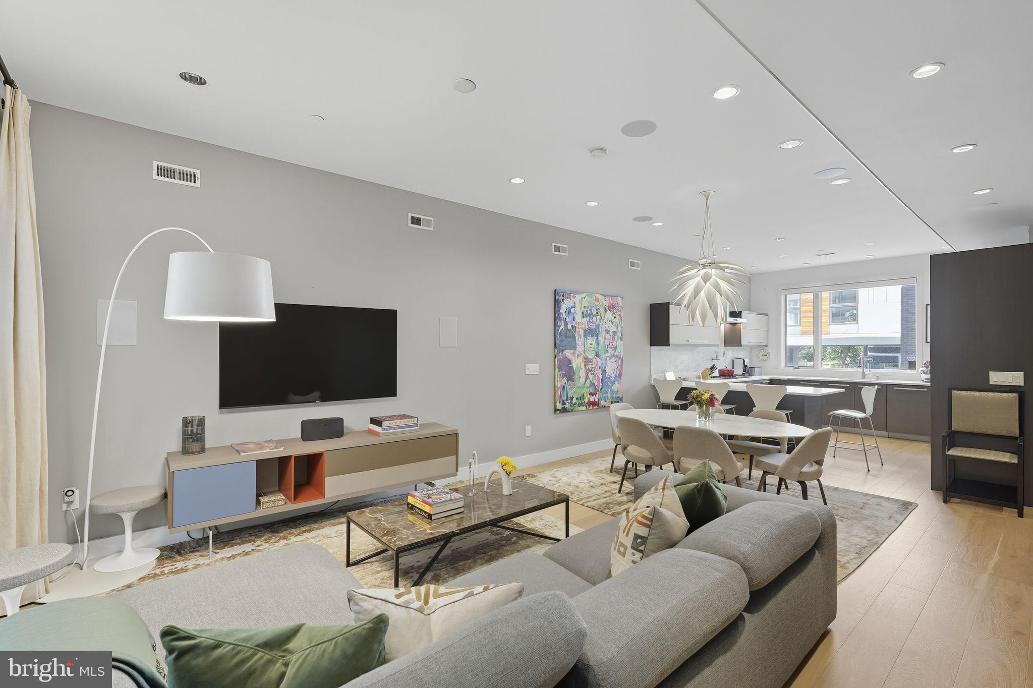 204 W LAUREL STREET 6 5