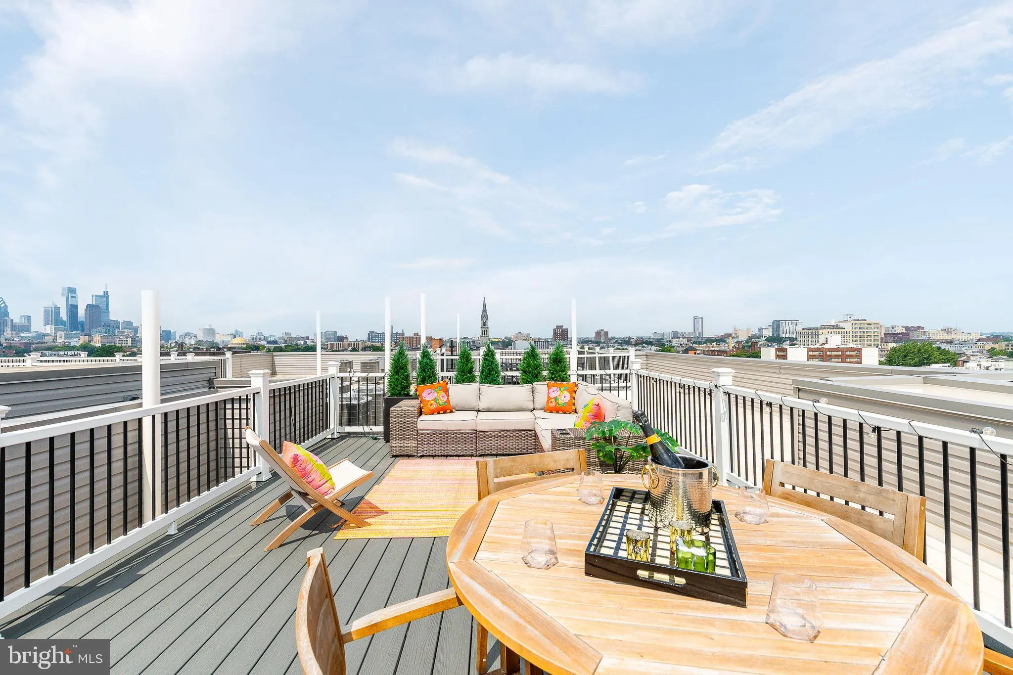 Philadelphia, Pennsylvania 19123, United States, 2 Bedrooms Bedrooms, ,2 BathroomsBathrooms,Residential,Active,167509