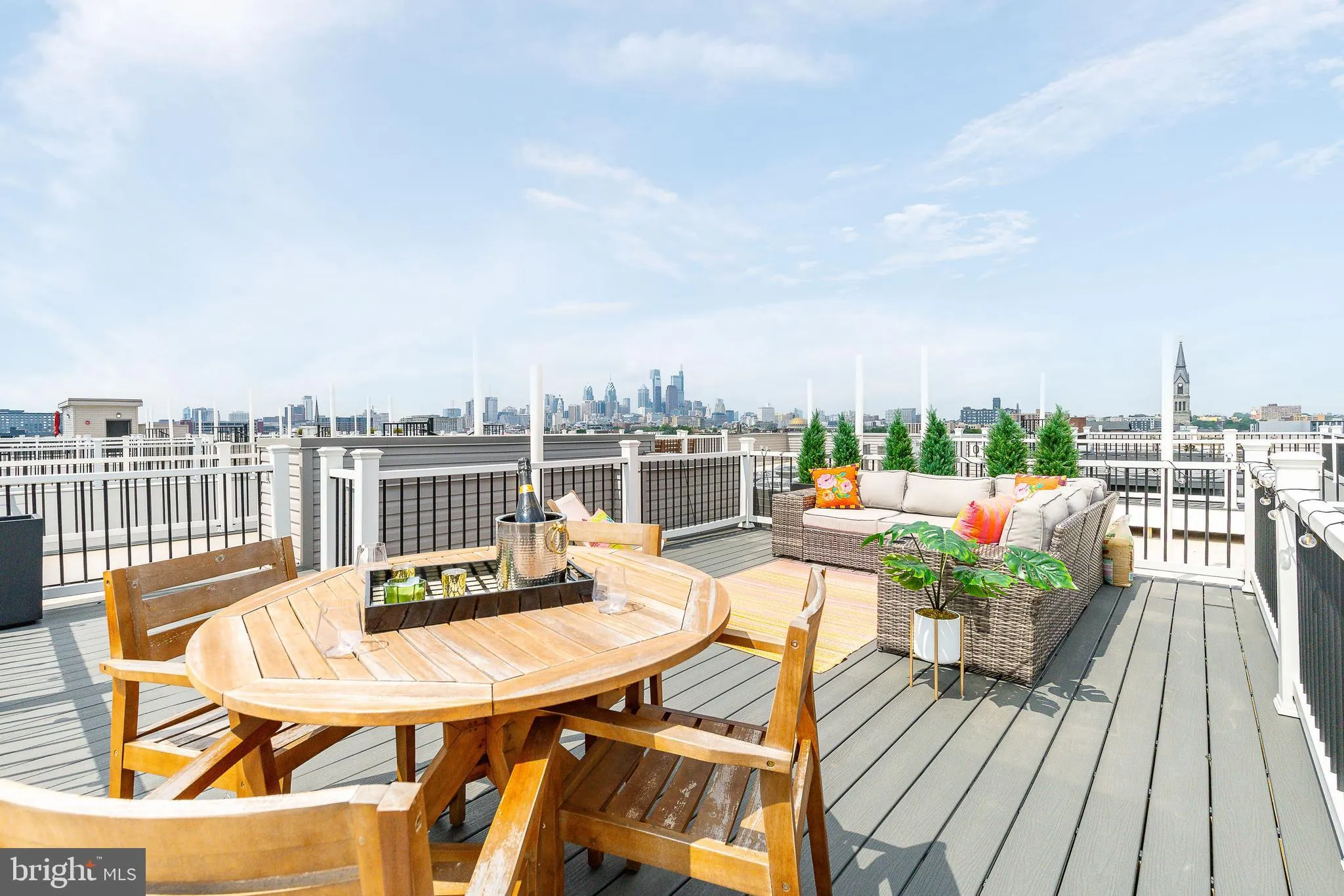 Philadelphia, Pennsylvania 19123, United States, 2 Bedrooms Bedrooms, ,2 BathroomsBathrooms,Residential,Active,167509