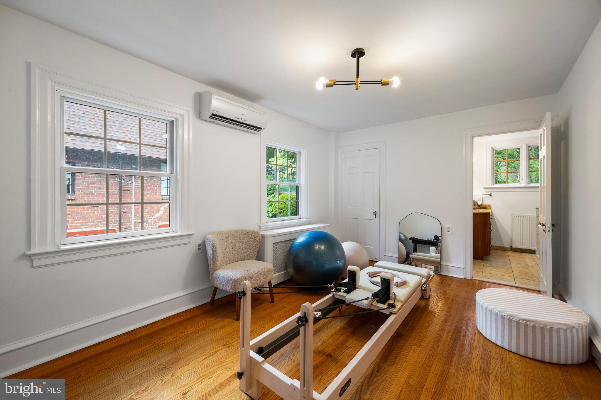 EAST FALLS - Residential