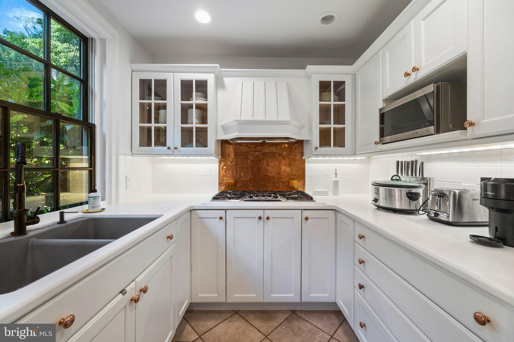 EAST FALLS - Residential