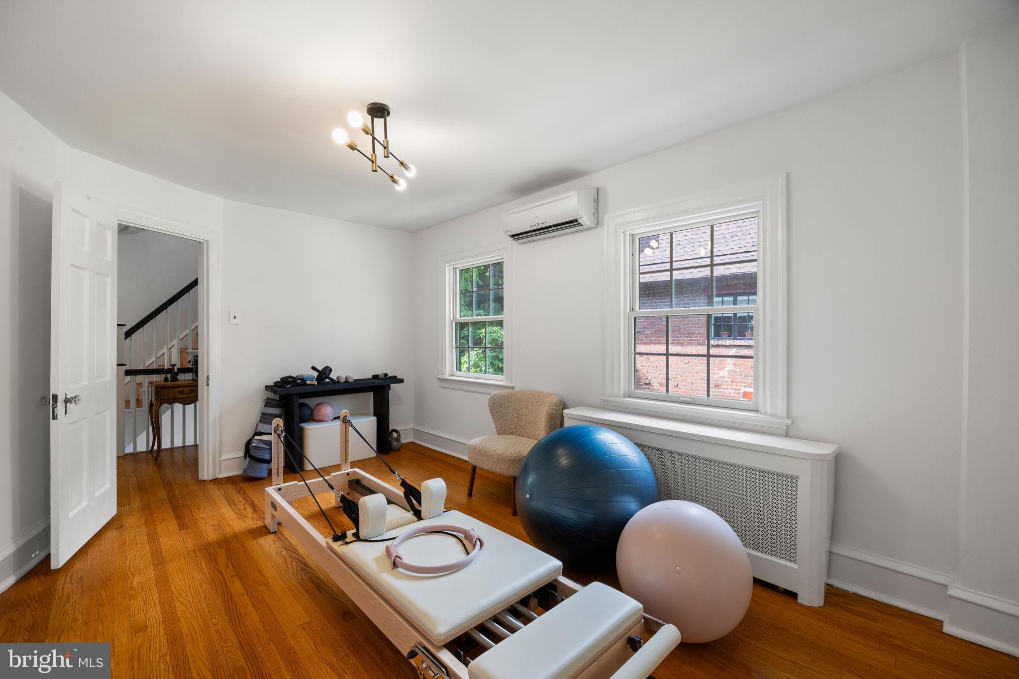 EAST FALLS - Residential