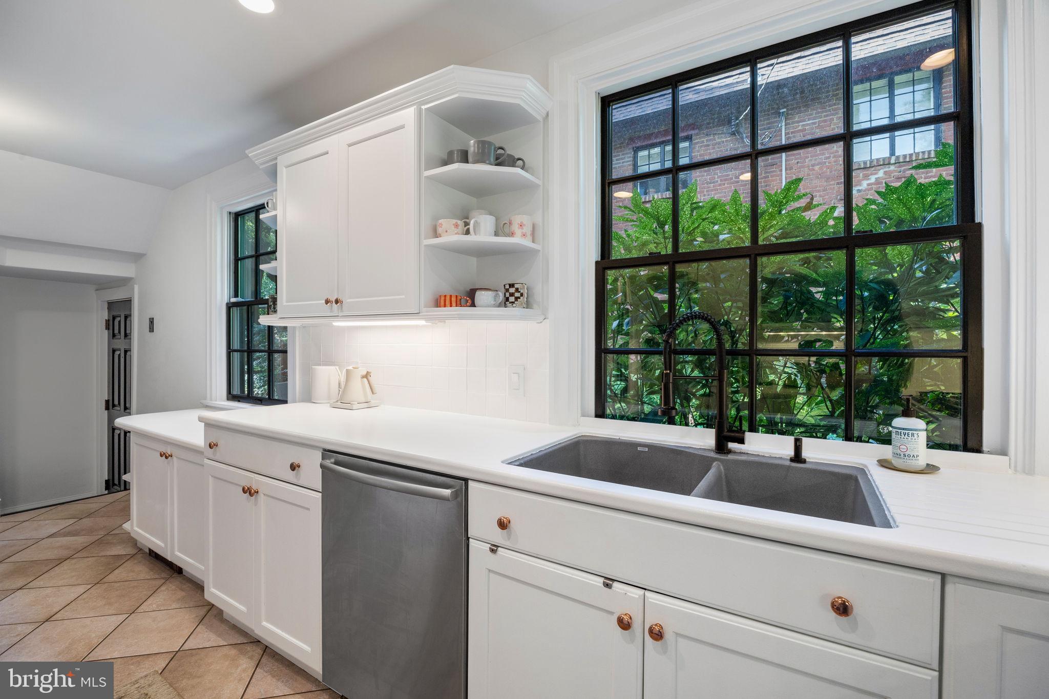 EAST FALLS - Residential