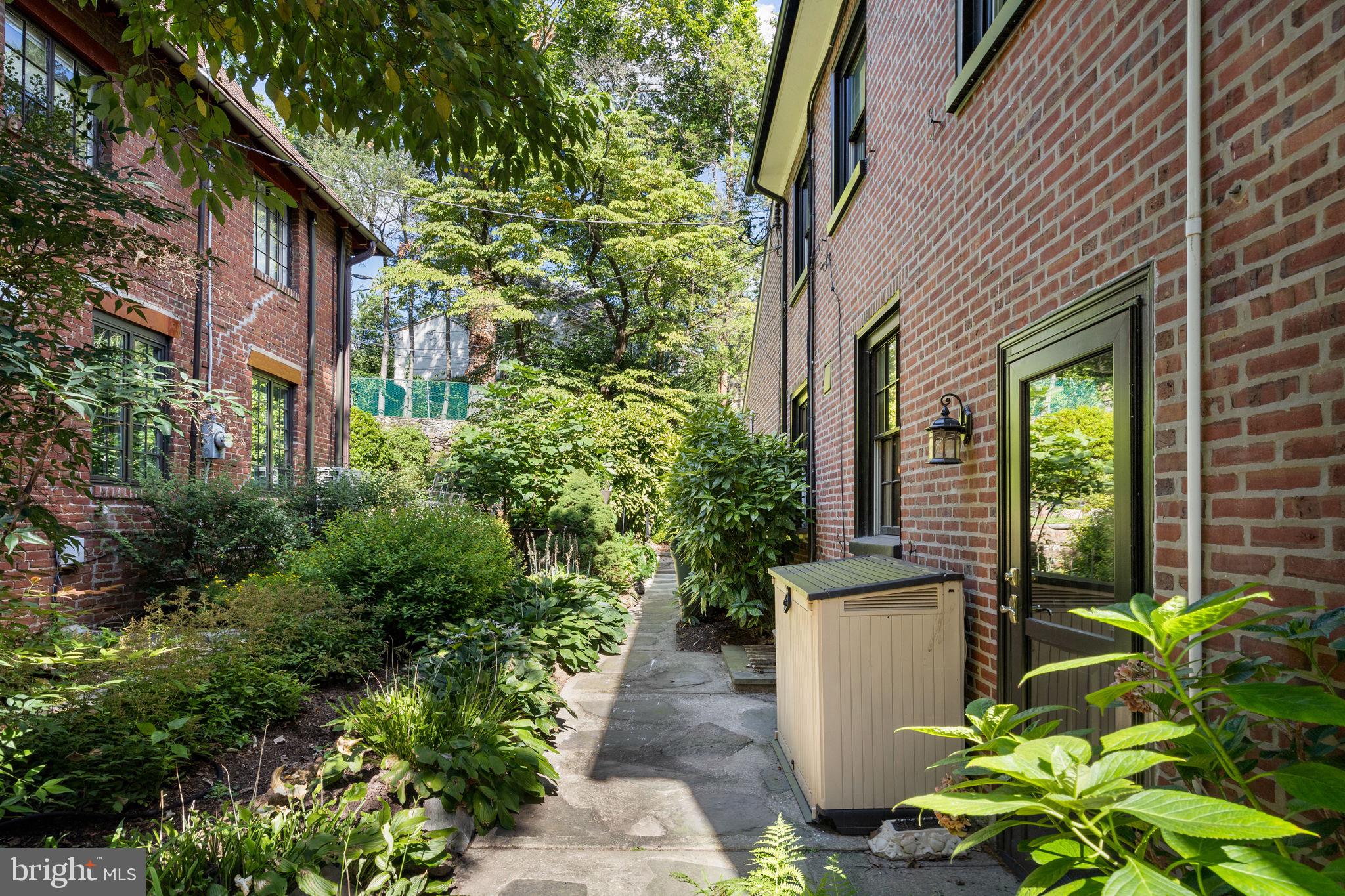 EAST FALLS - Residential