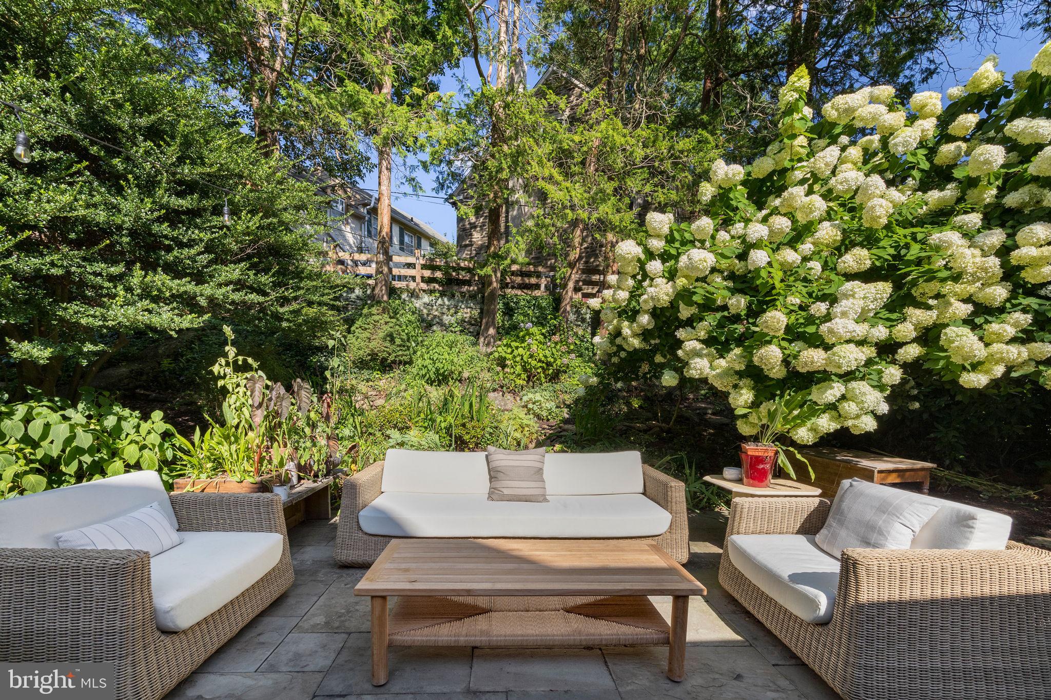 EAST FALLS - Residential