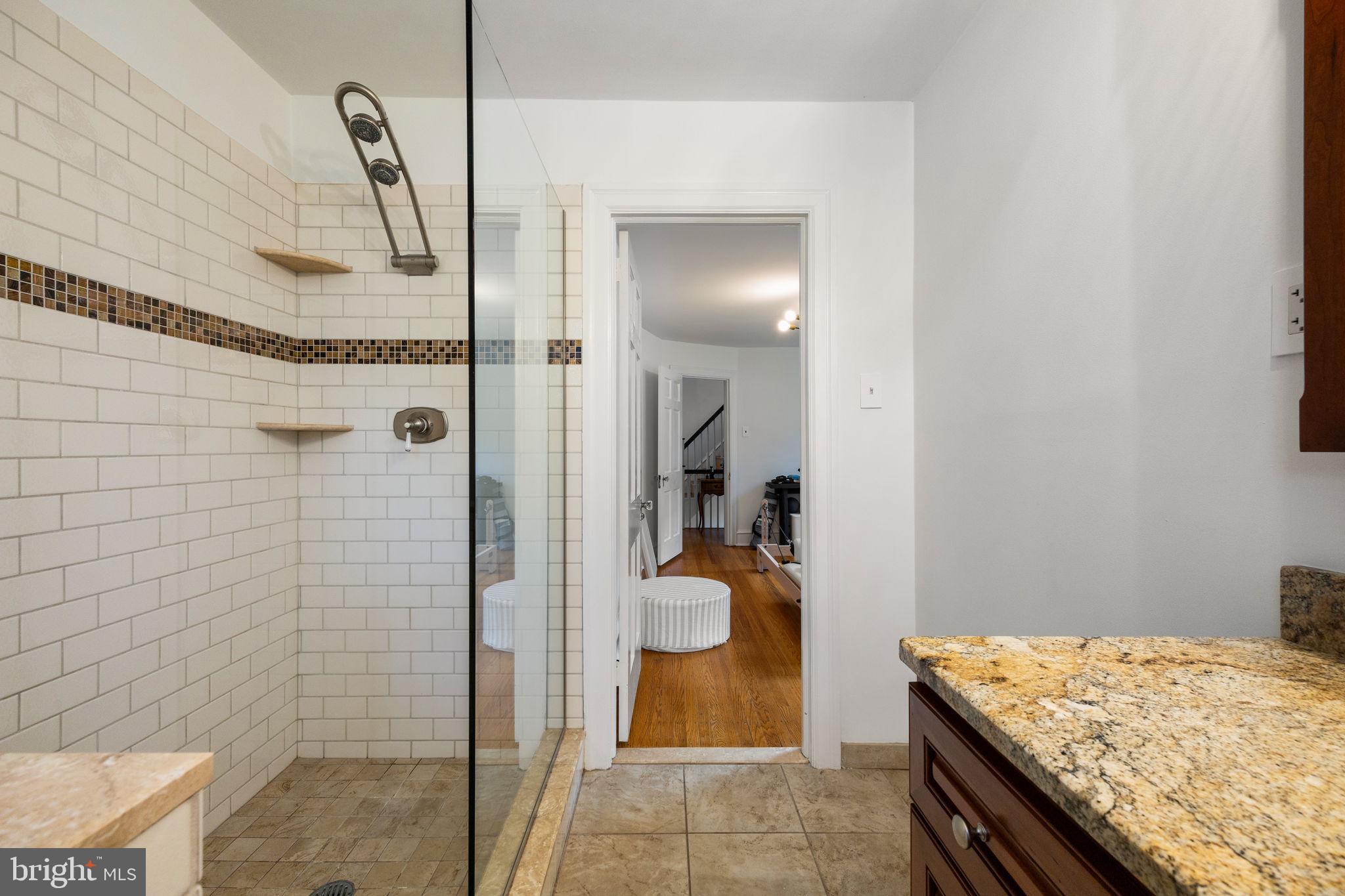 EAST FALLS - Residential