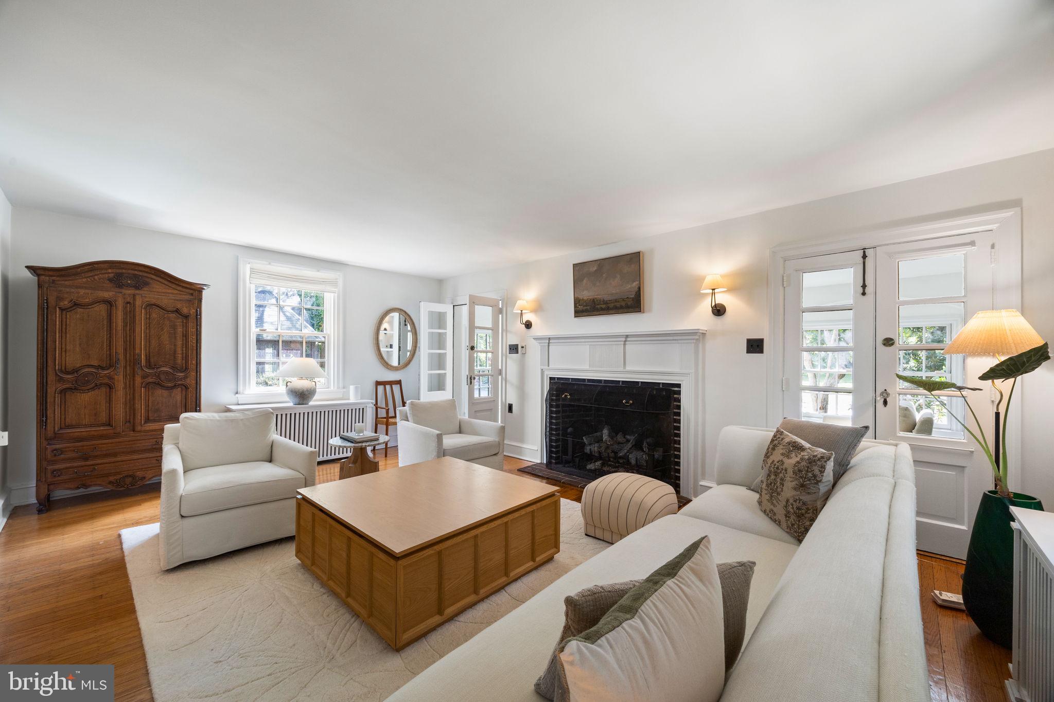 EAST FALLS - Residential