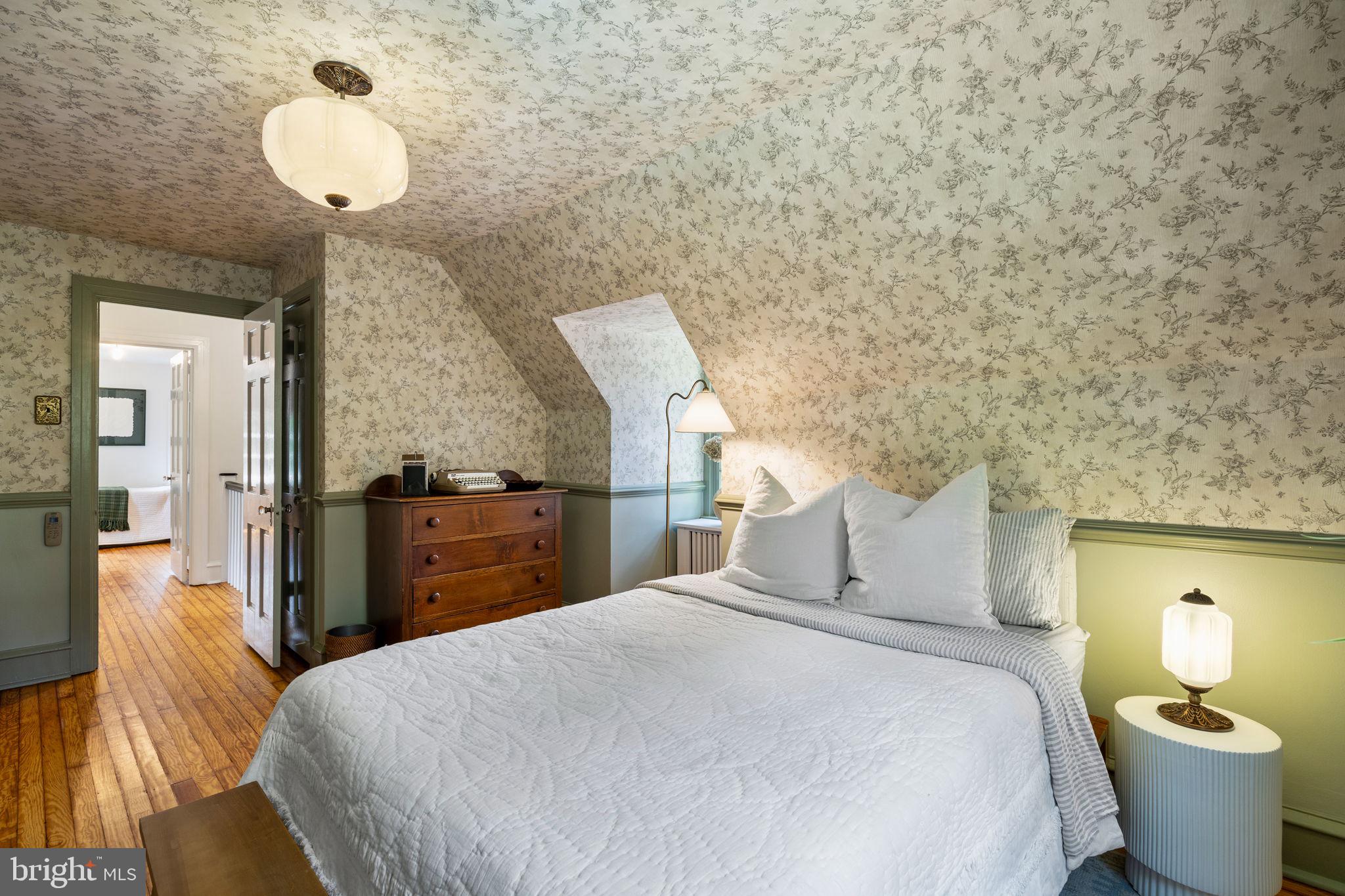 EAST FALLS - Residential