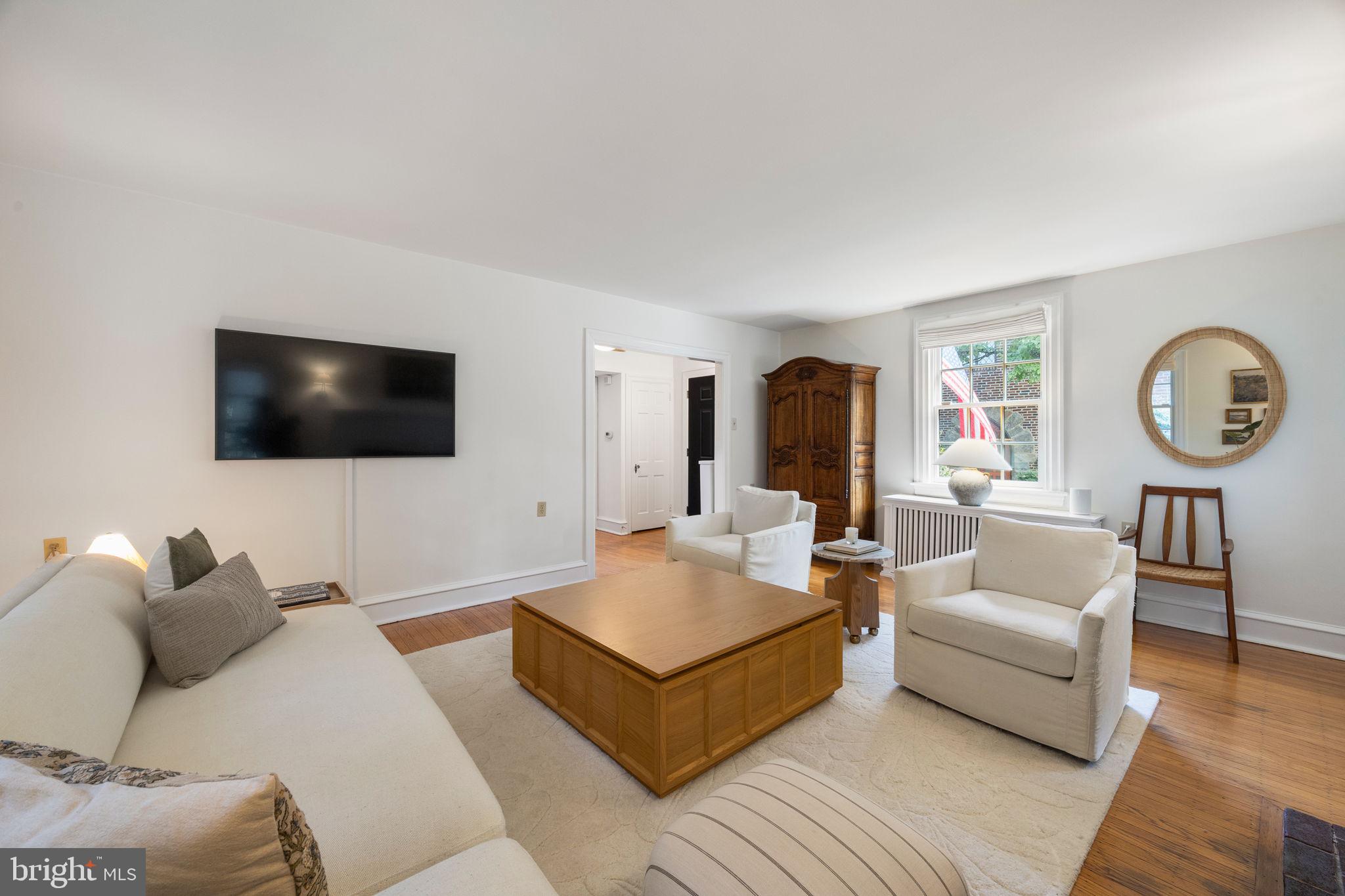 EAST FALLS - Residential