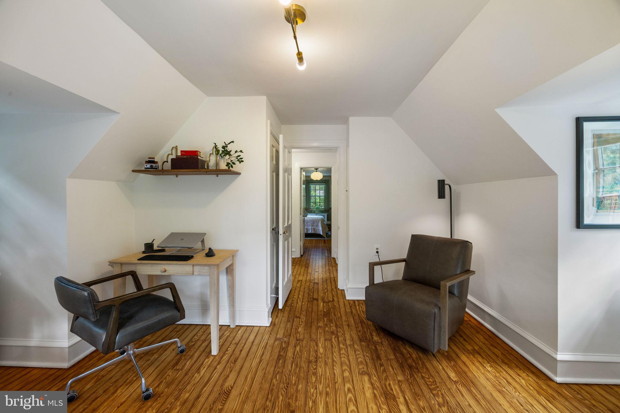 EAST FALLS - Residential