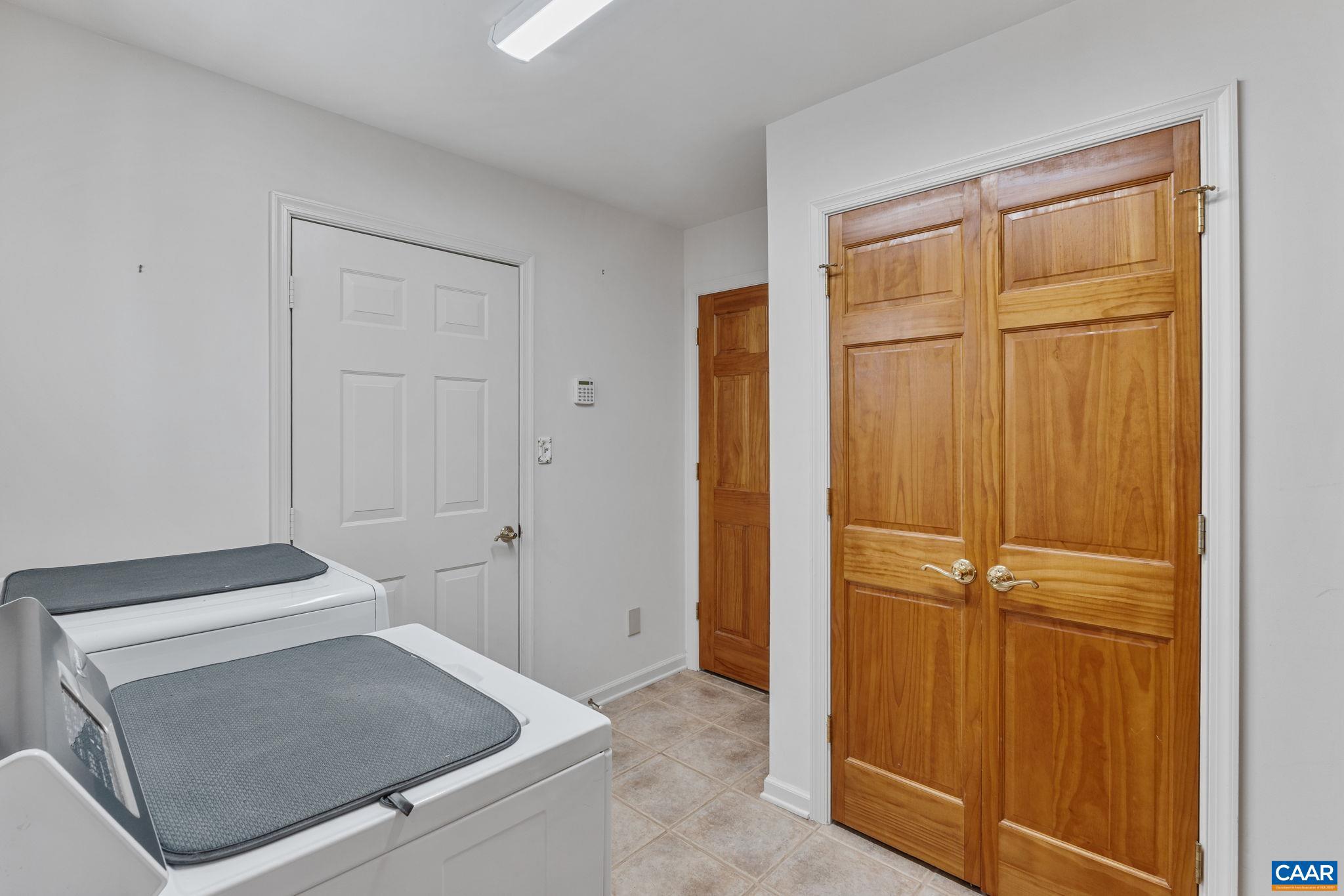 LAKE MONTICELLO - Residential