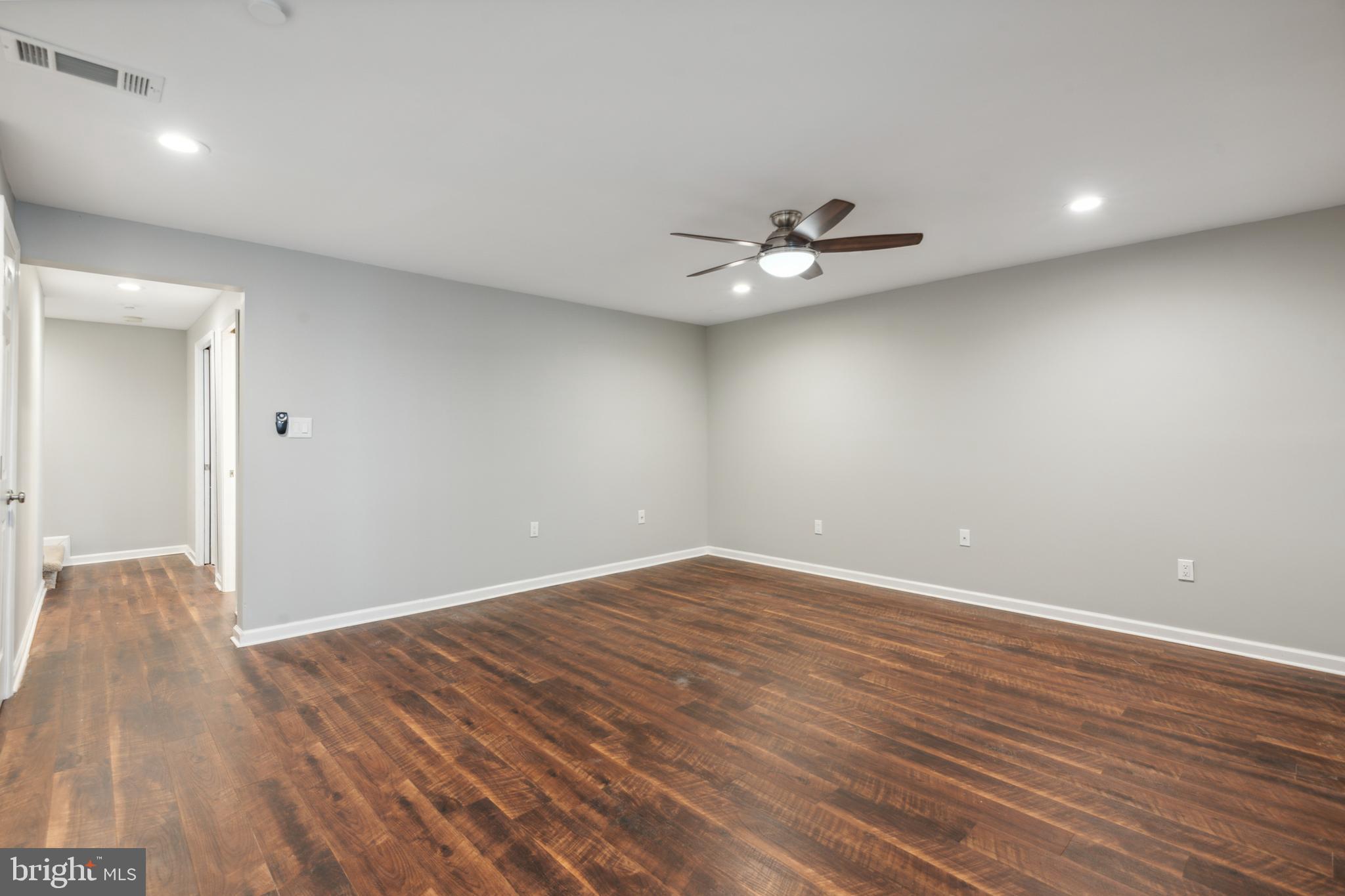 LAUREL GLEN - Residential